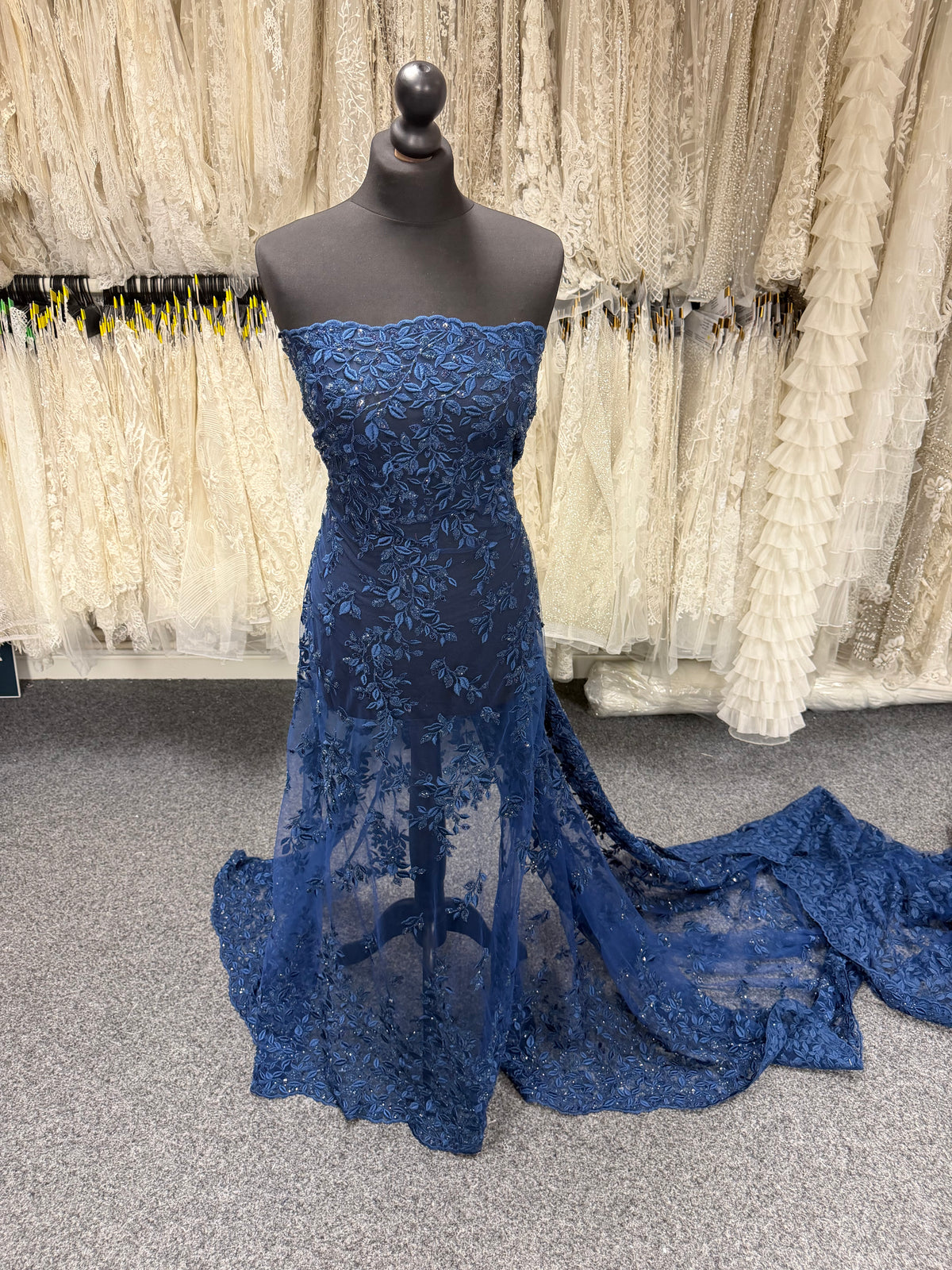 Tulle brodé perlé bleu marine - EB1058