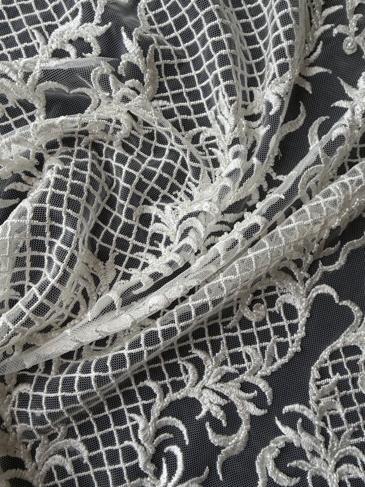 Tulle brodé de perles ivoire - EB1020