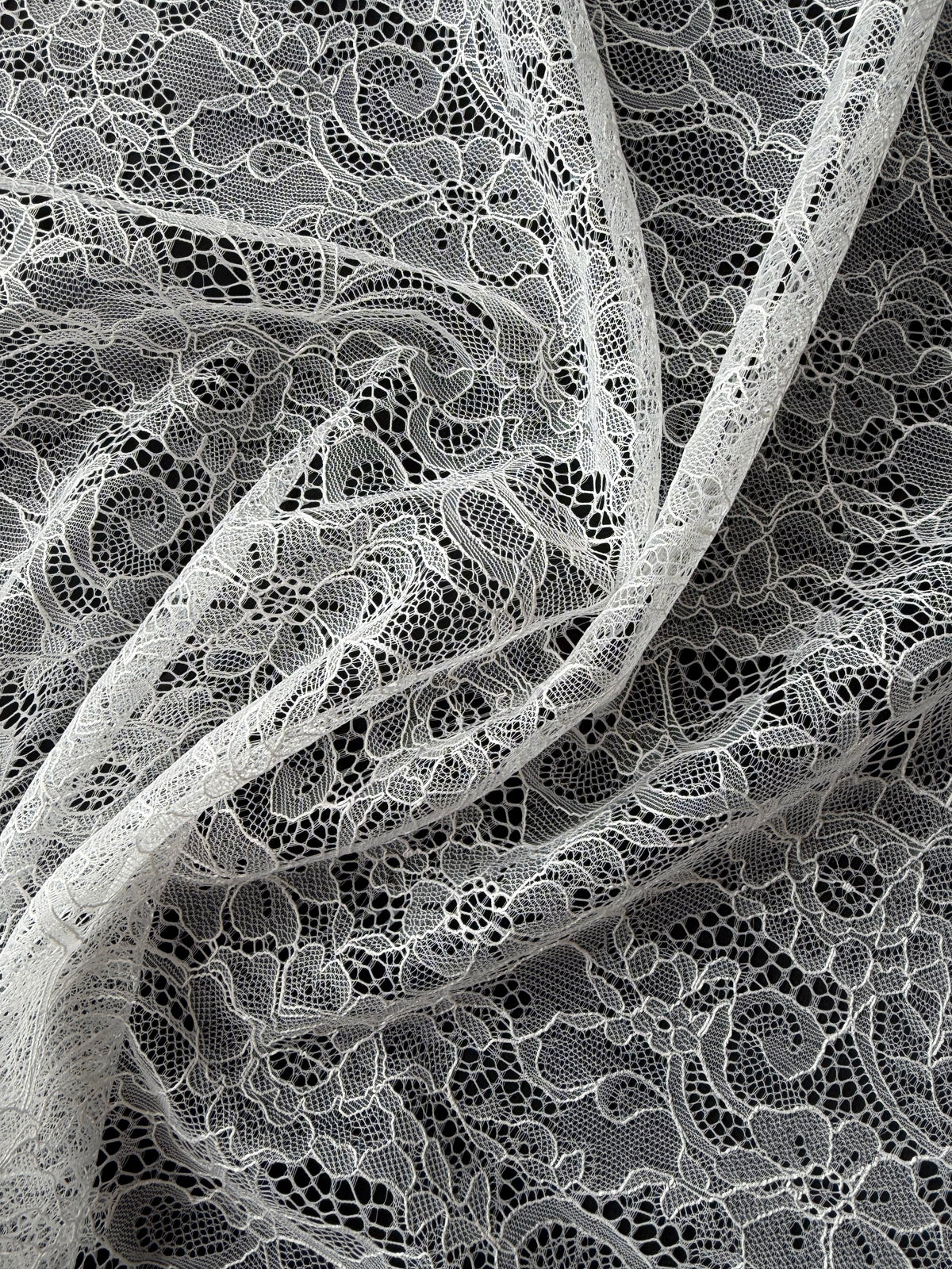 Dentelle Raschel ivoire - P412