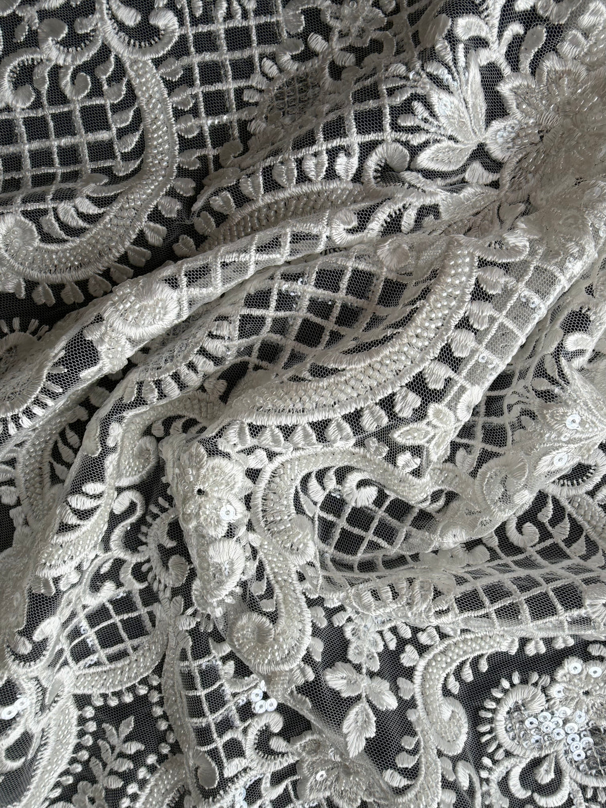 Tulle brodé de perles ivoire - EB1032