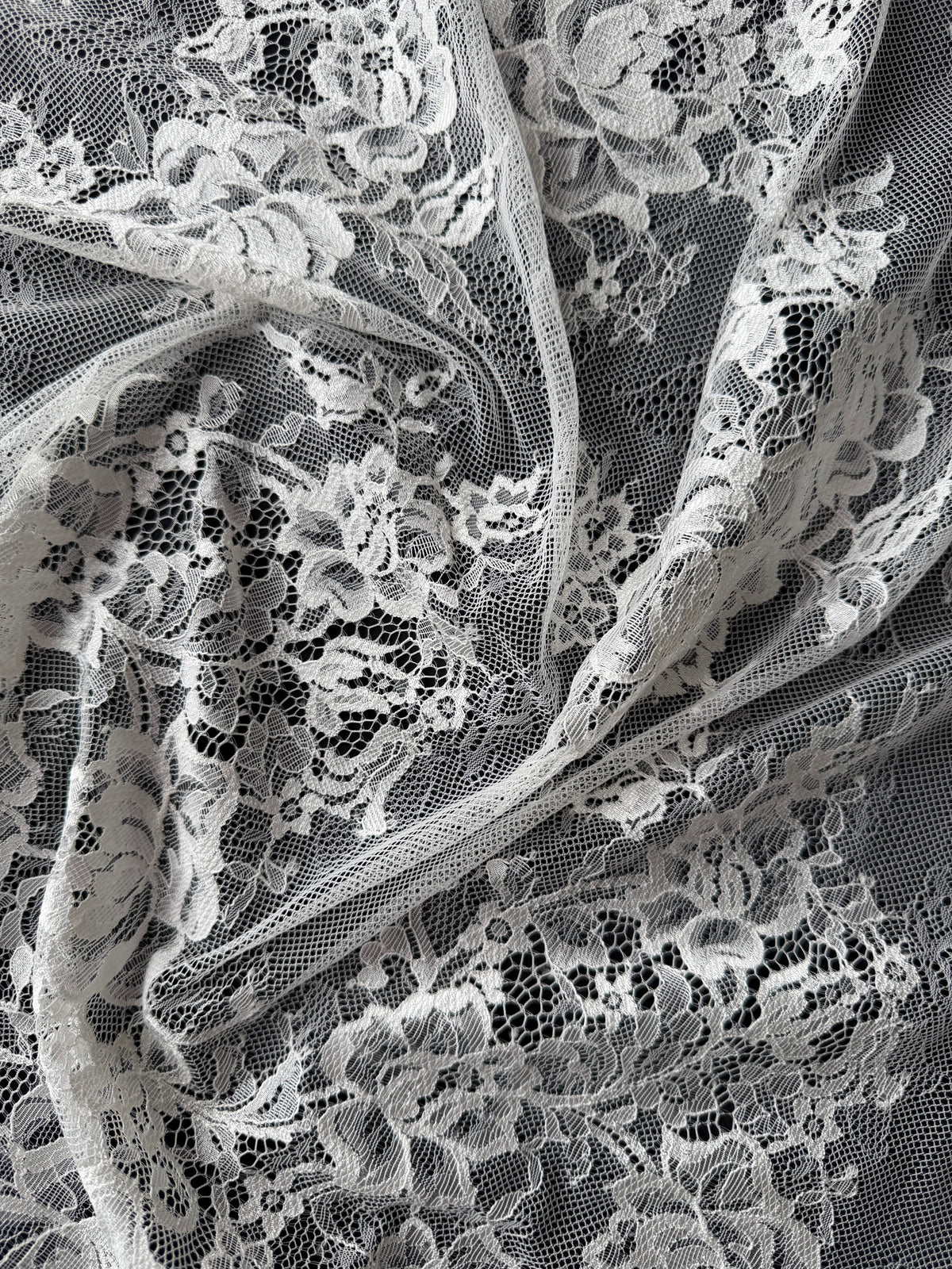 Dentelle Raschel ivoire - P378