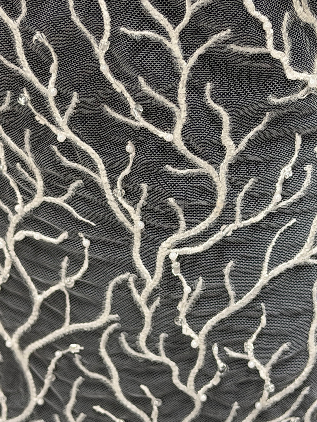 Tulle brodé de perles ivoire - EB1037