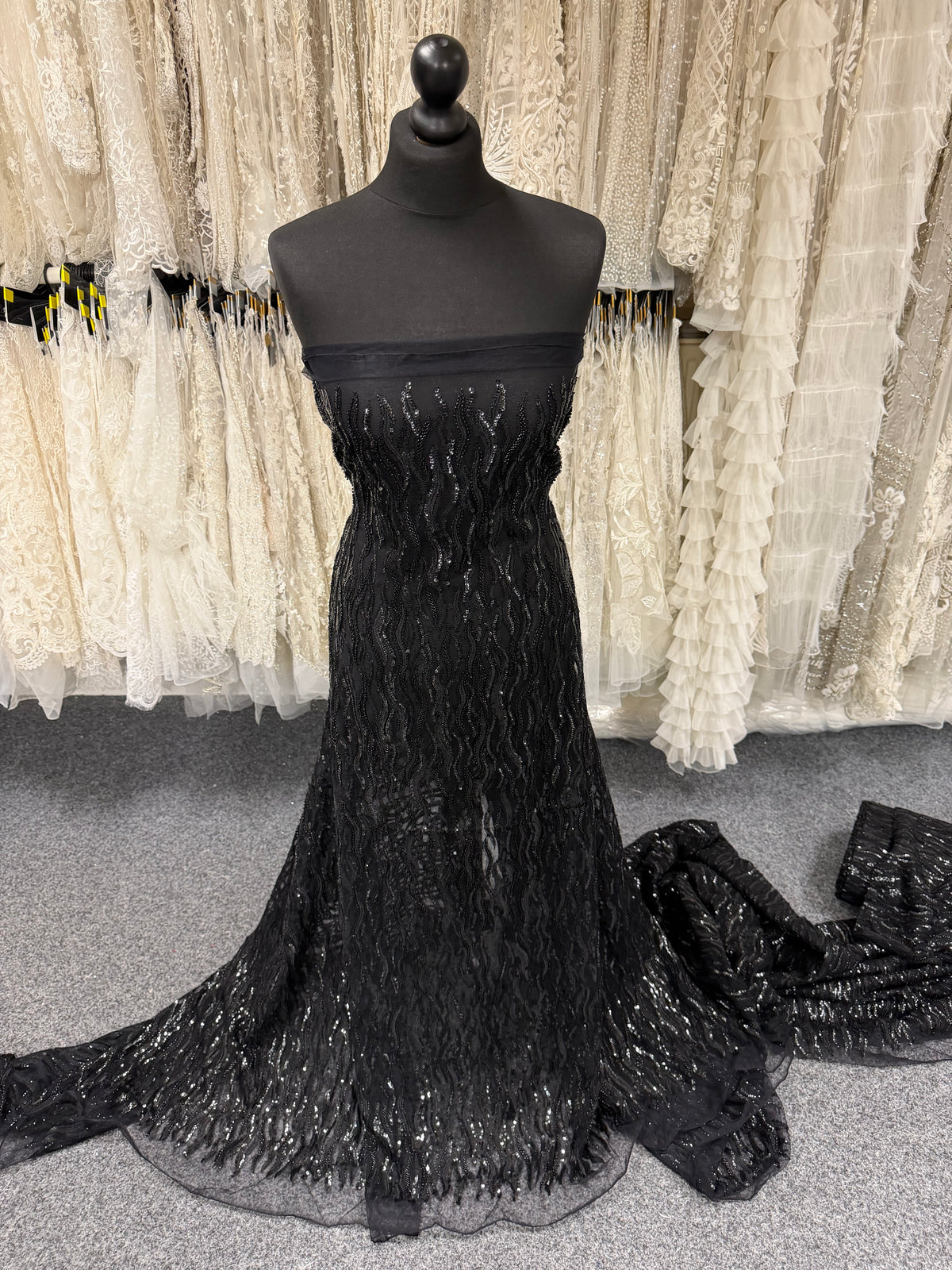 Tulle noir brodé de perles - EB1089