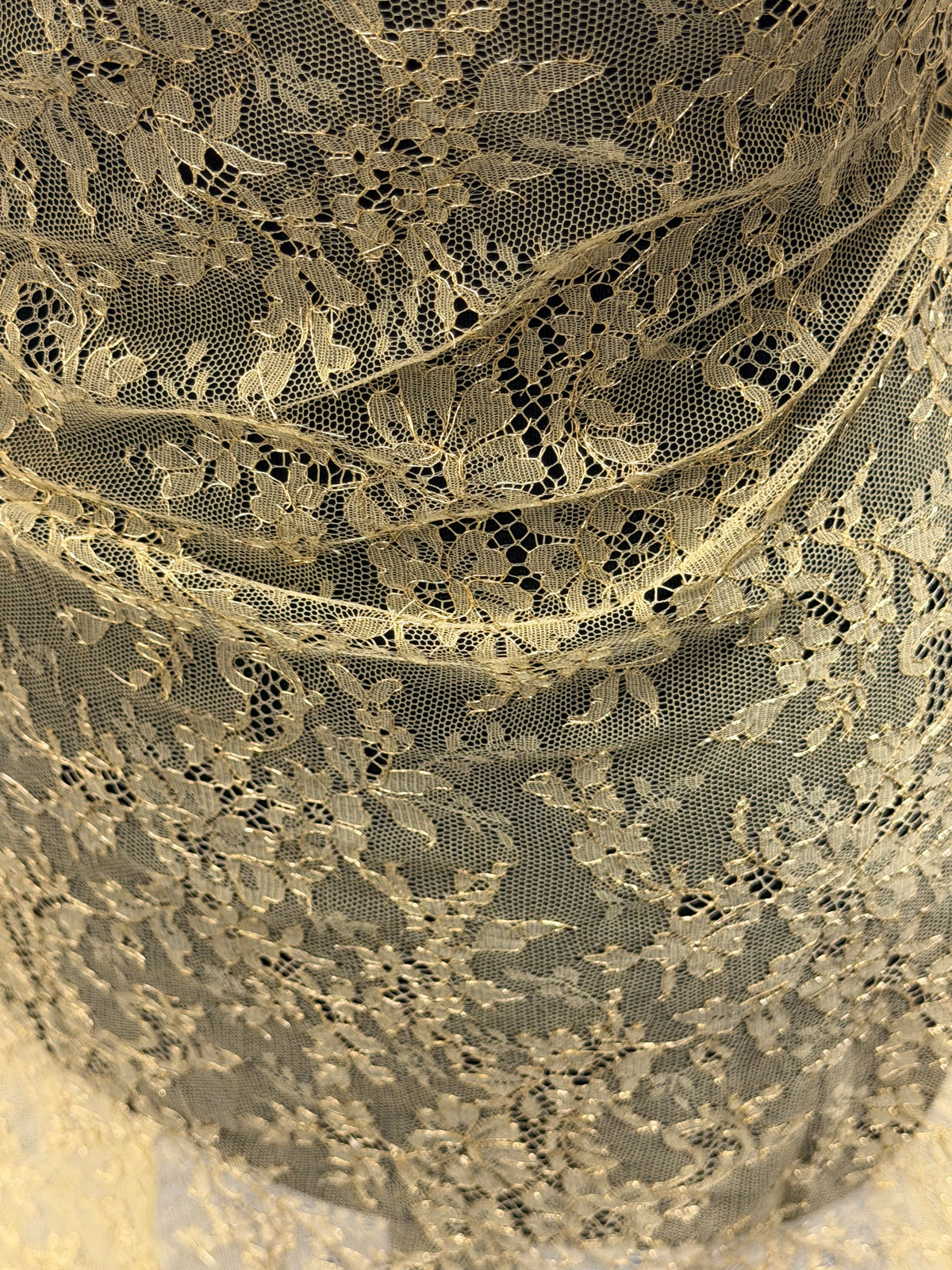 Dentelle Chantilly Or - P287