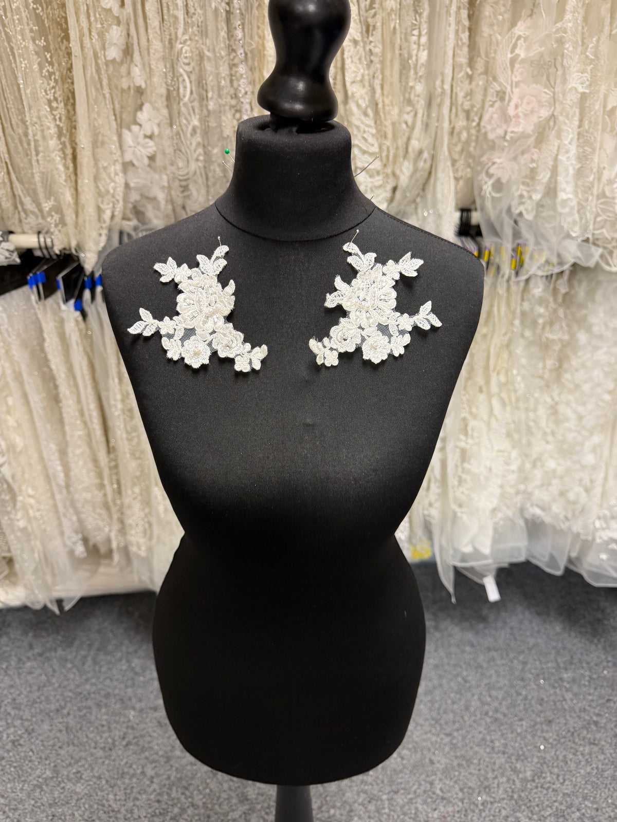 Ivory Beaded Lace Appliques - T151