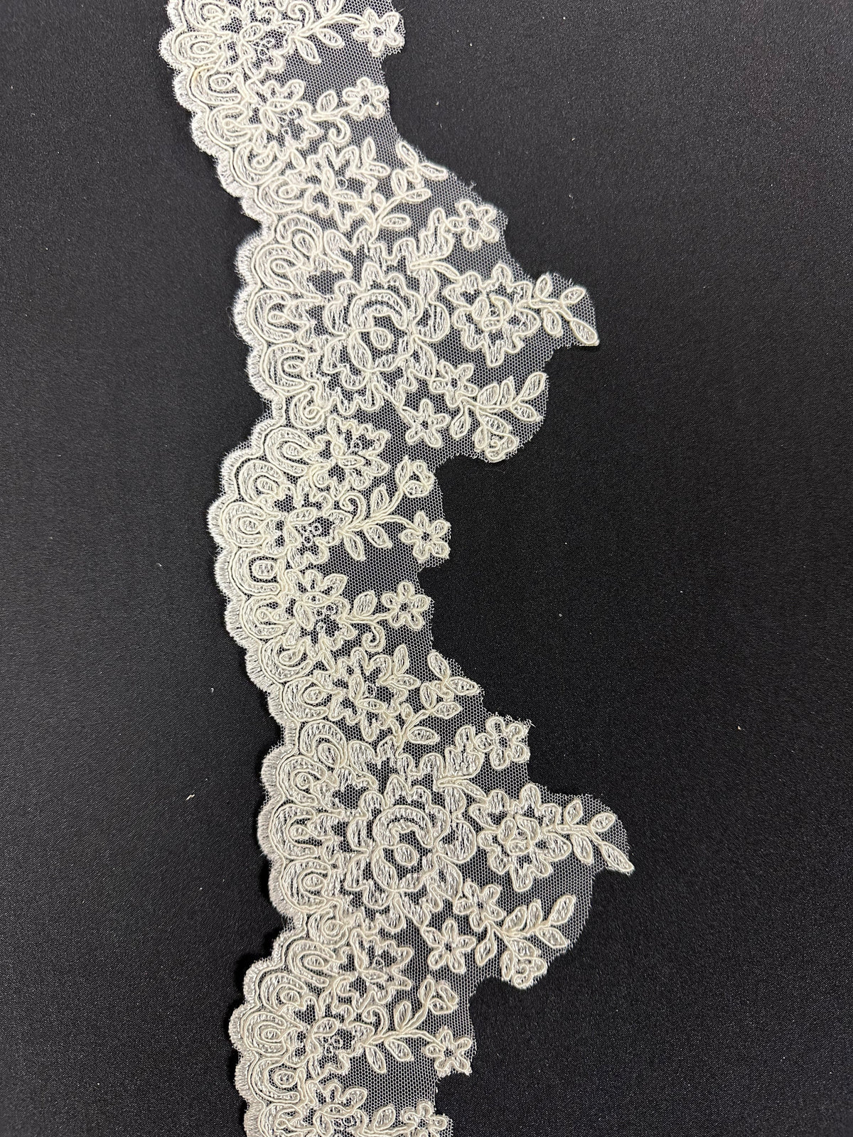 Bordure en dentelle cordée ivoire - Insight