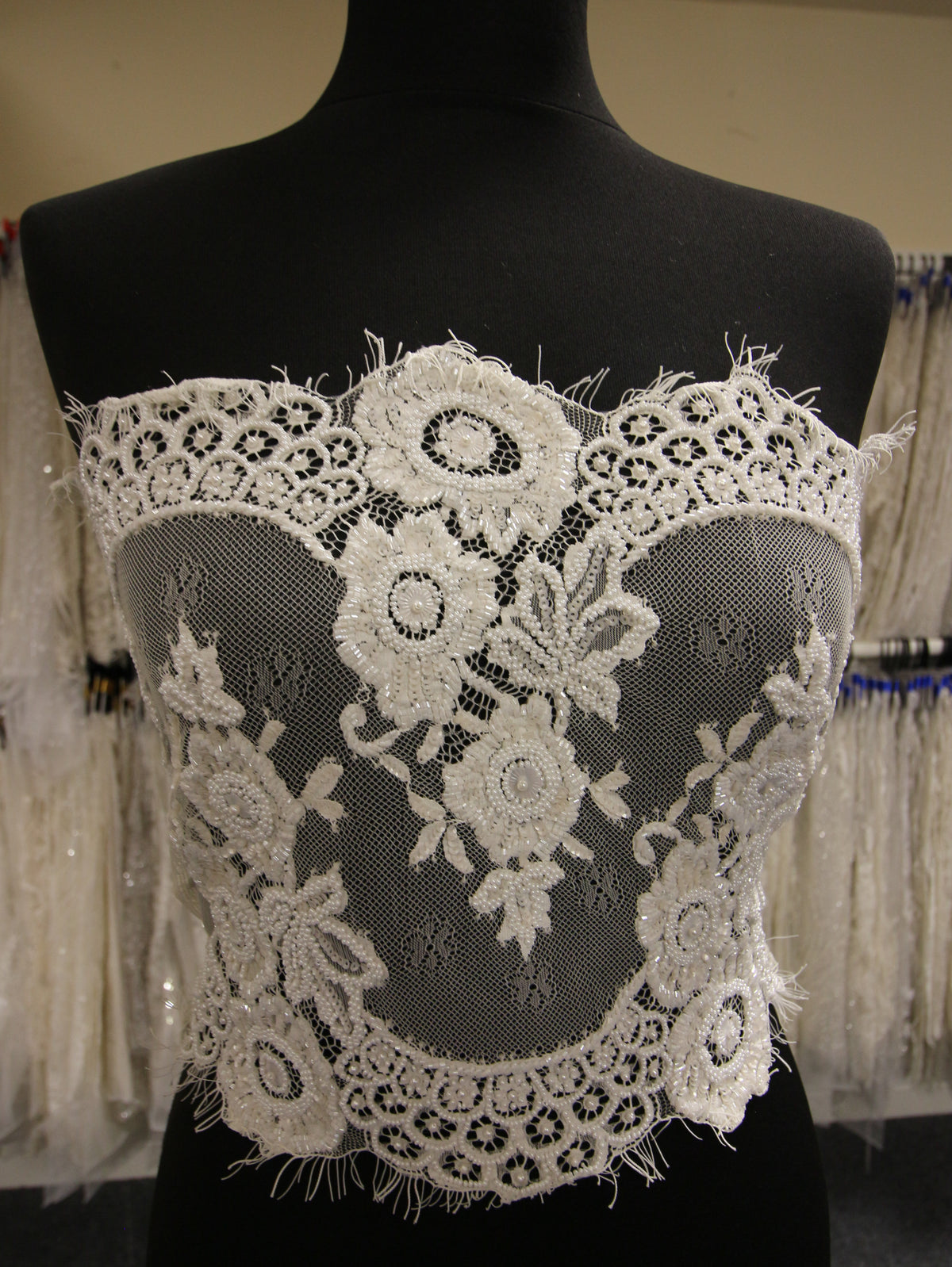 Bordure en dentelle ivoire perlée - Henna