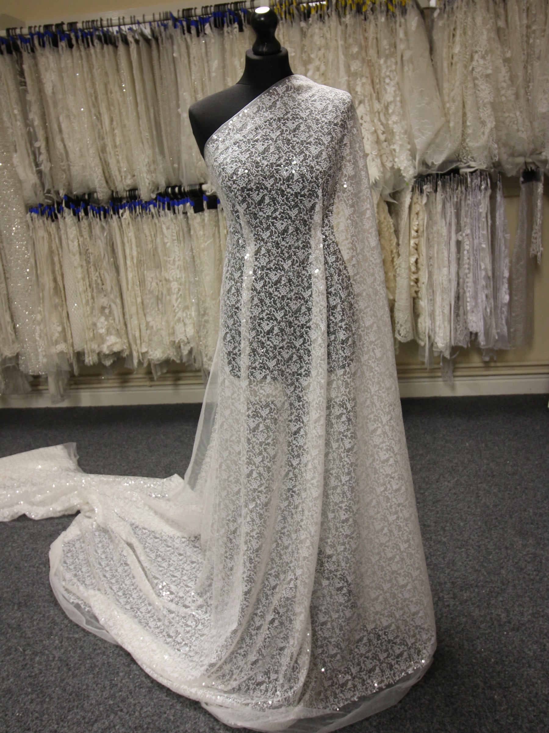 Dentelle à paillettes ivoire - Excentricité