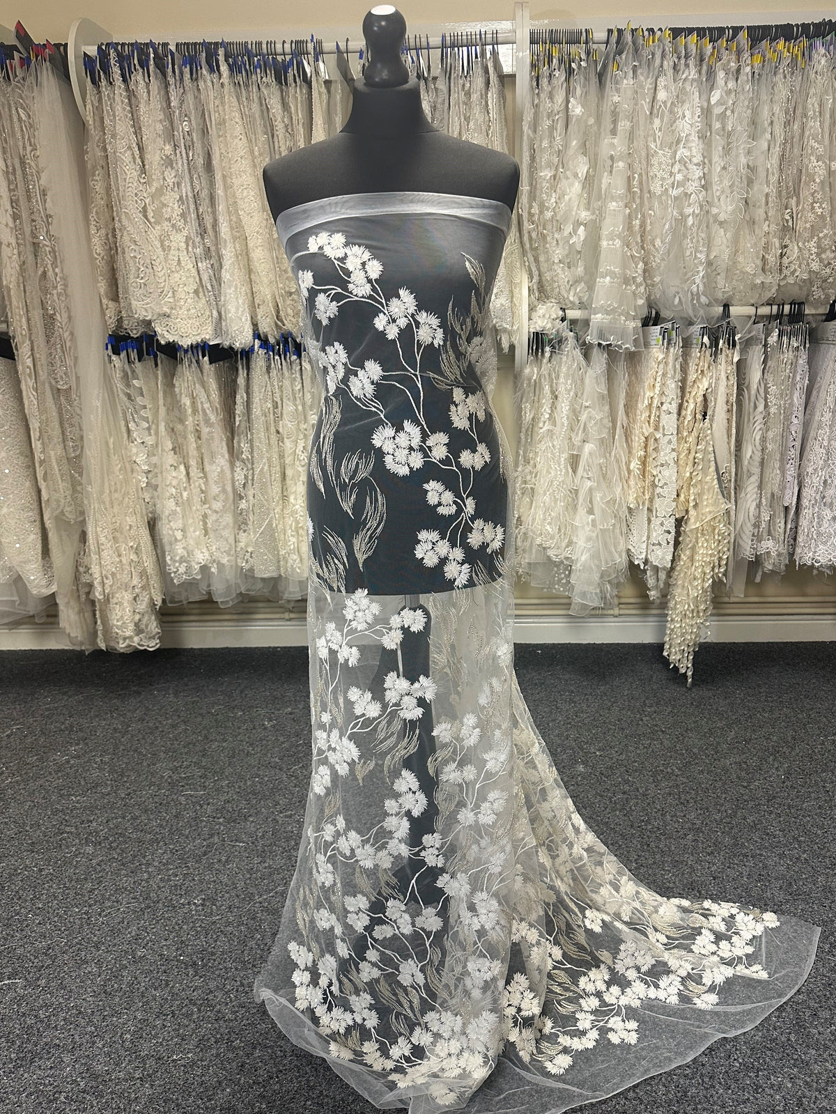 Dentelle Brodée Ivoire – Loretta