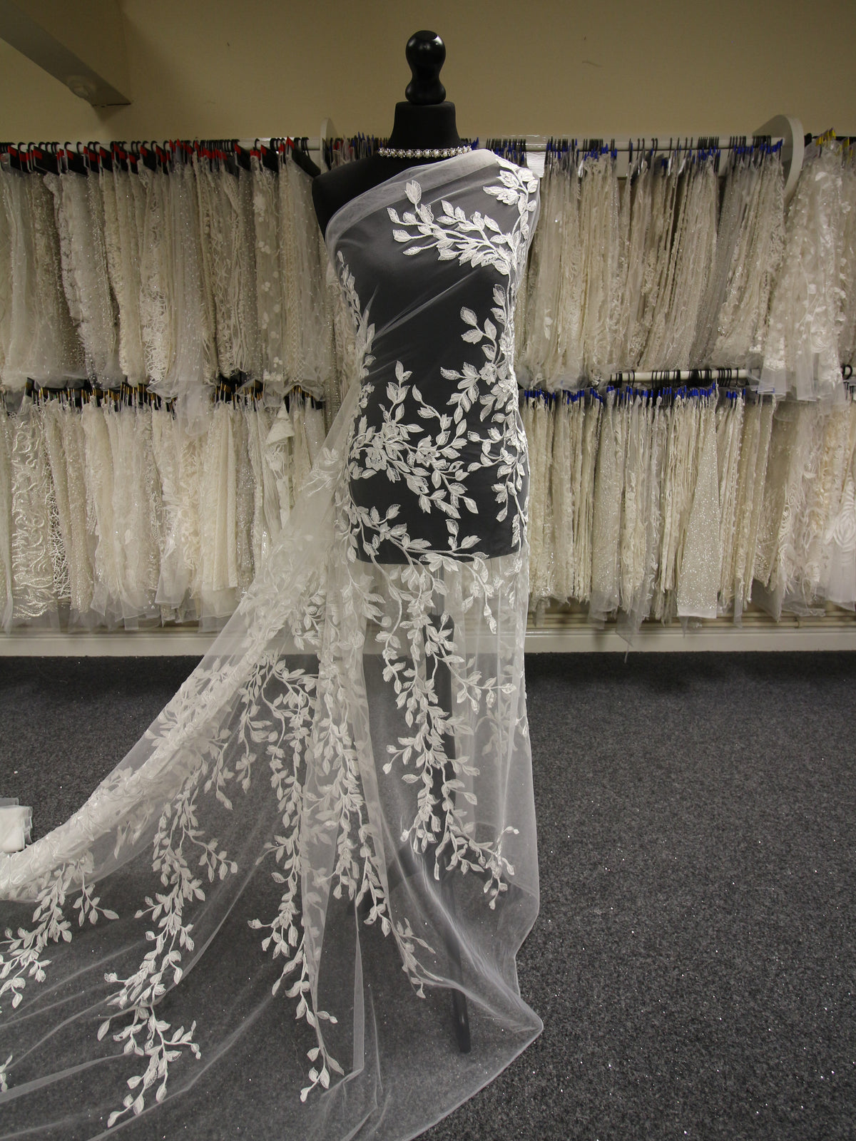 Dentelle laser brodée ivoire - Luba