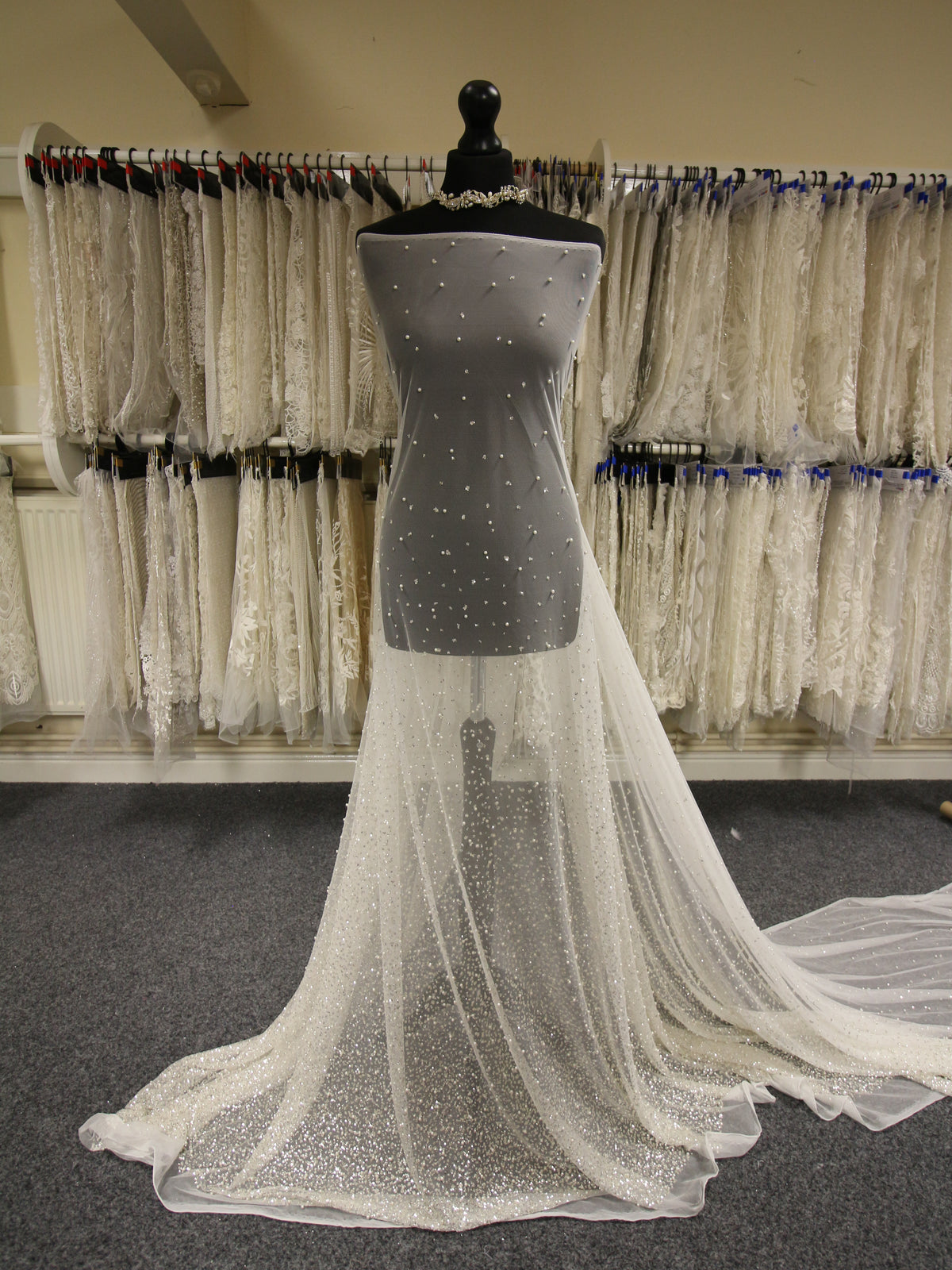 Dentelle ivoire pailletée et perlée - Prometheus