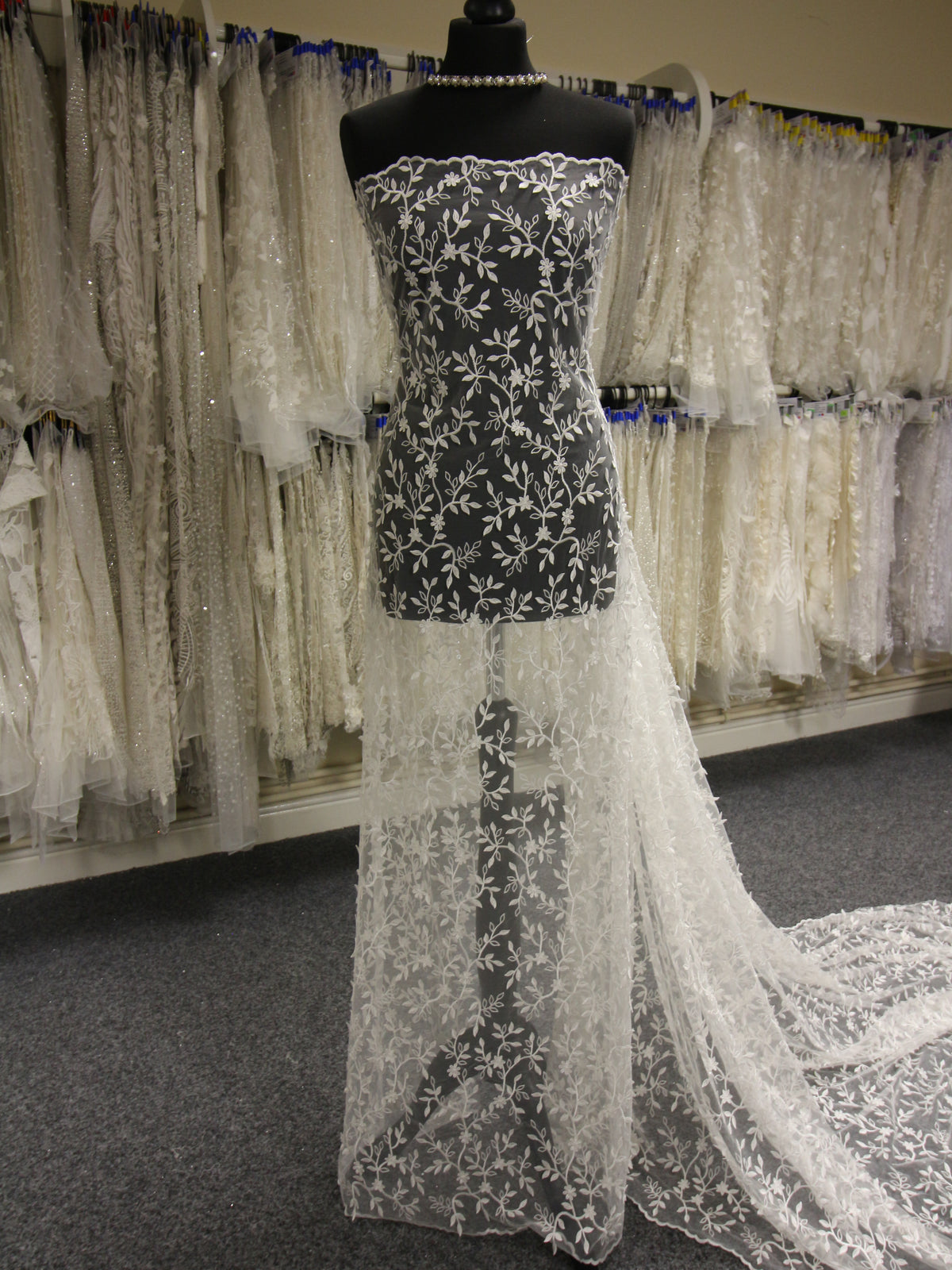 Dentelle Brodée Ivoire - Vasiliki