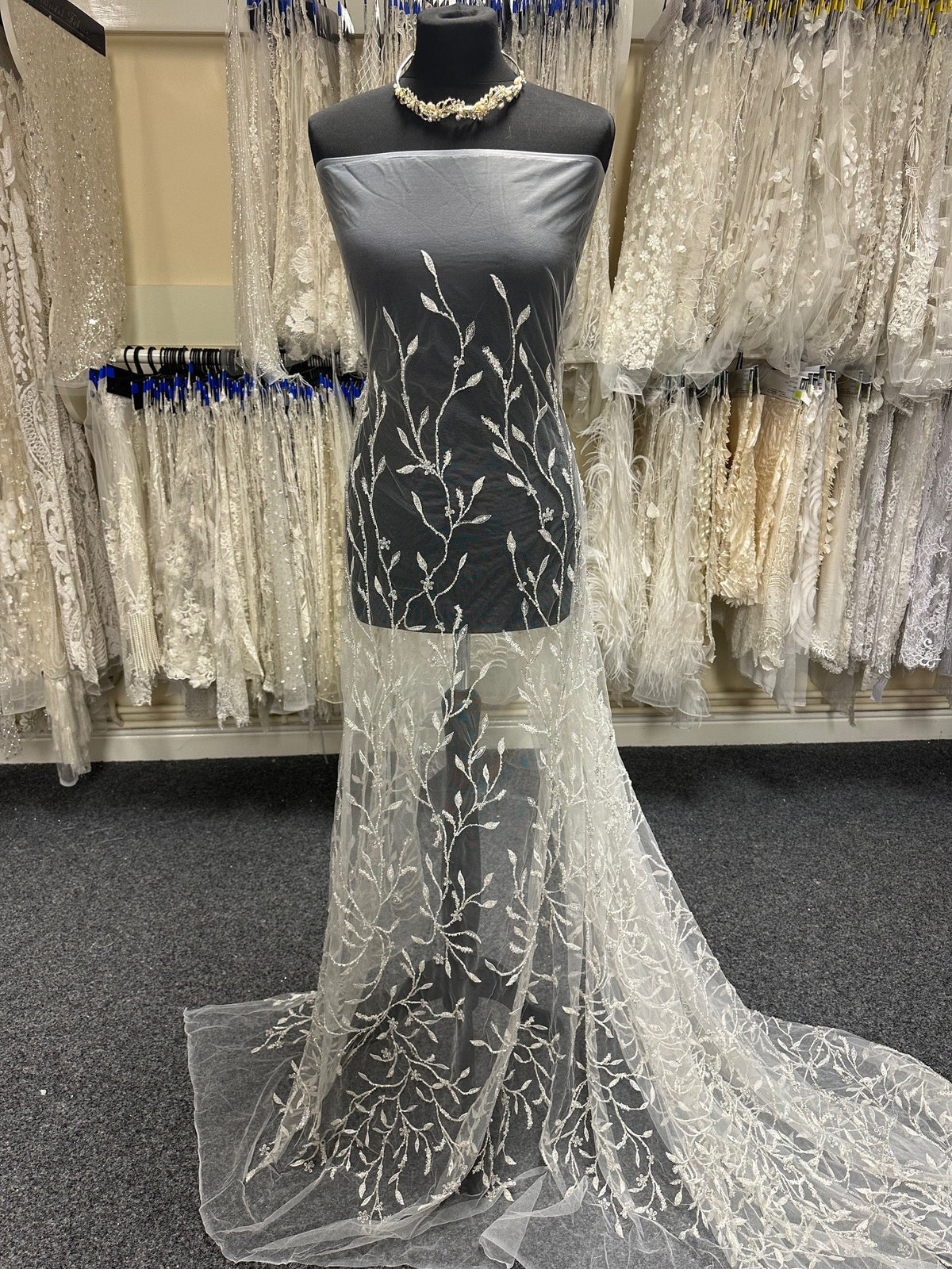 Dentelle brodée de perles ivoire - Yolanthe