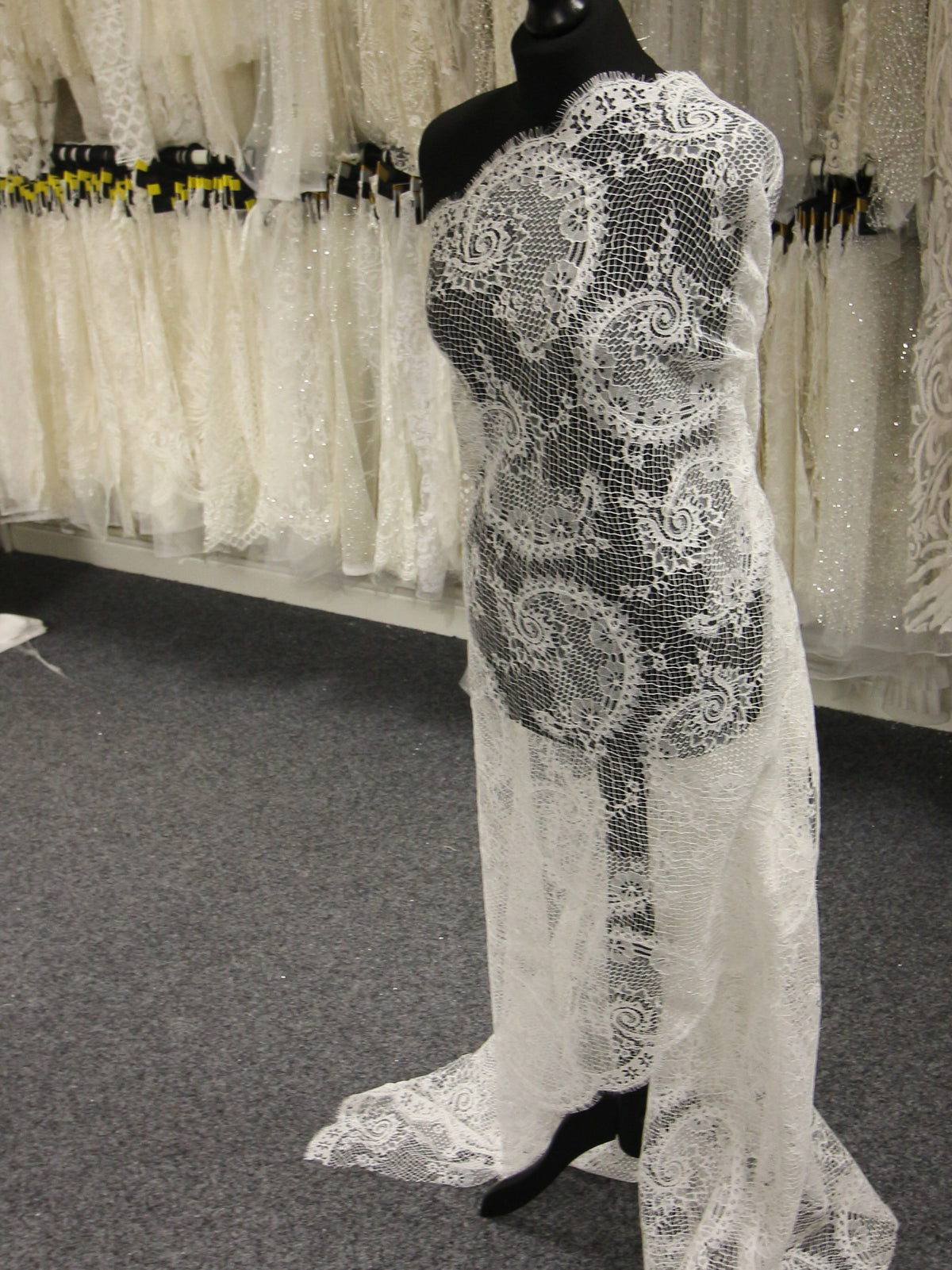 Dentelle Chantilly Ivoire - Pescaro