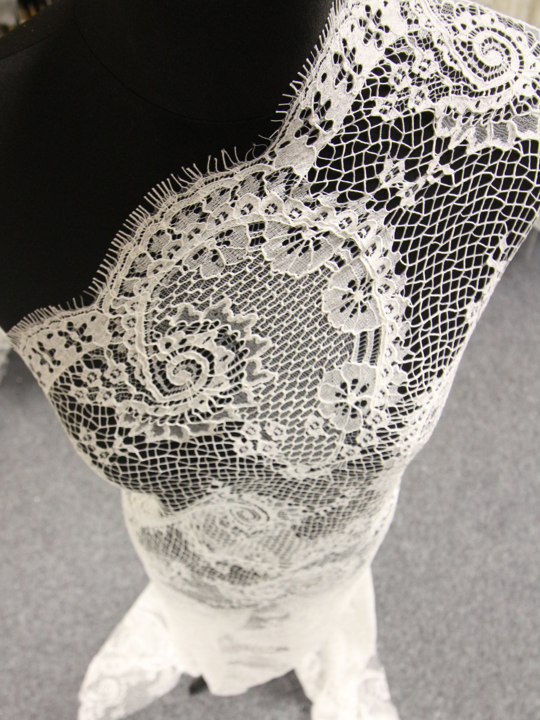 Dentelle Chantilly Ivoire - Pescaro