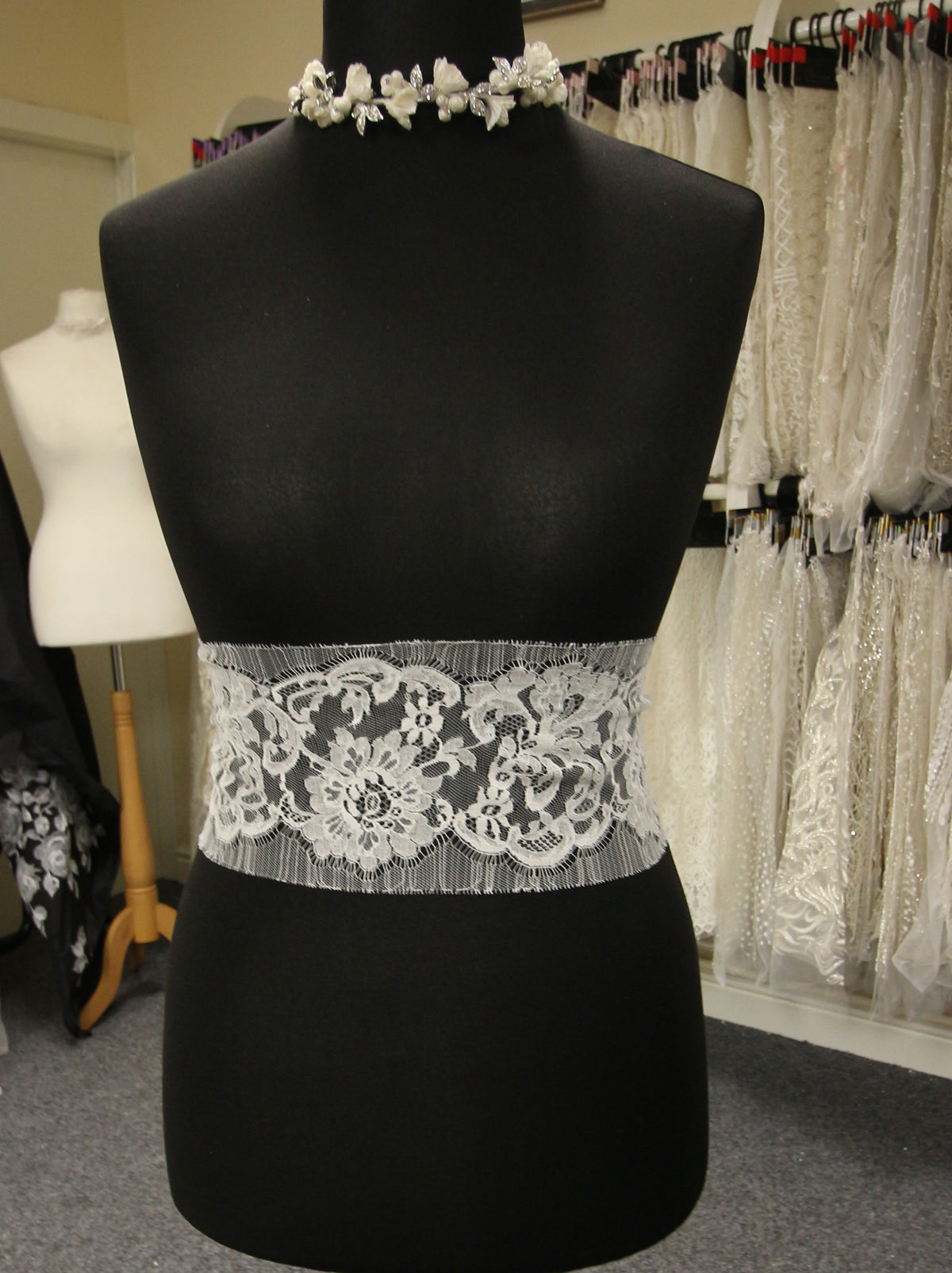 Bordure en dentelle Chantilly ivoire - Hadiza