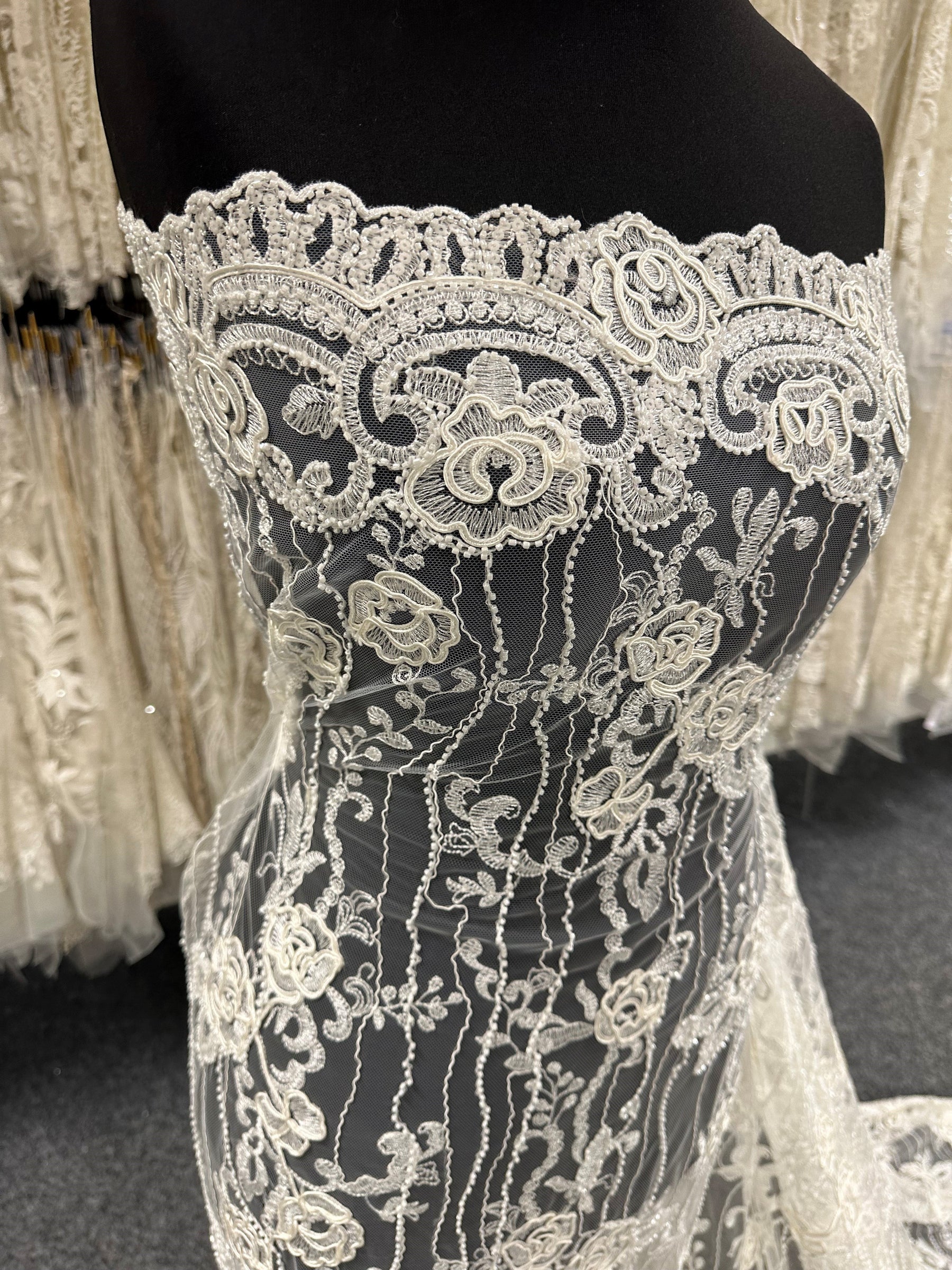 Dentelle Ivoire Cordonnée et Perlée – Rochelle