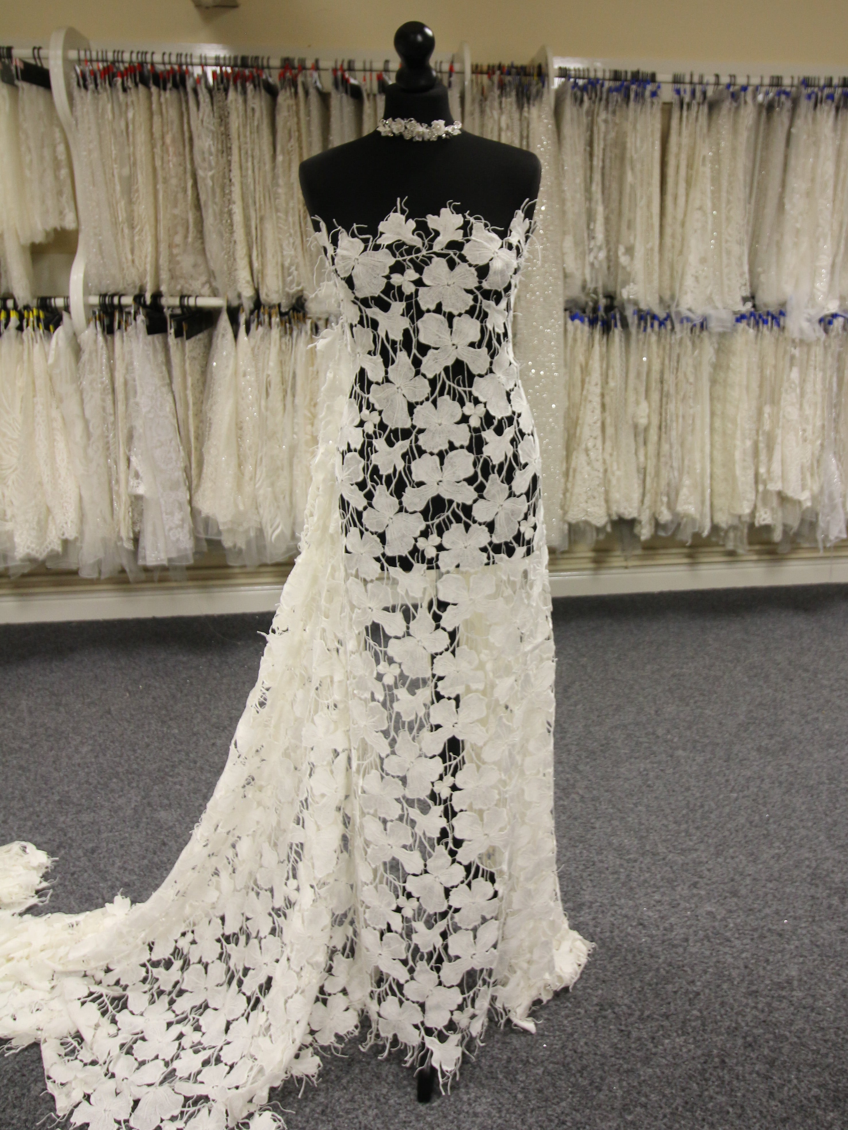 Robe Blanche Dentelle Broderie écrue Motif Floral Dos En V Dénudé Taille 38 - Occasion TB état