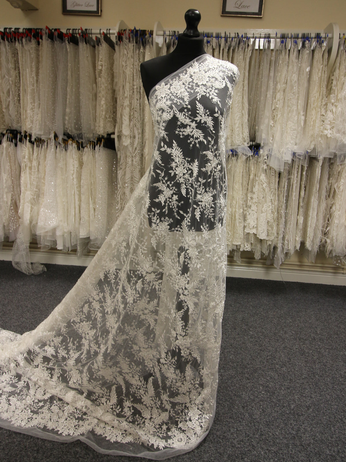 Dentelle Brodée Ivoire – Antonia