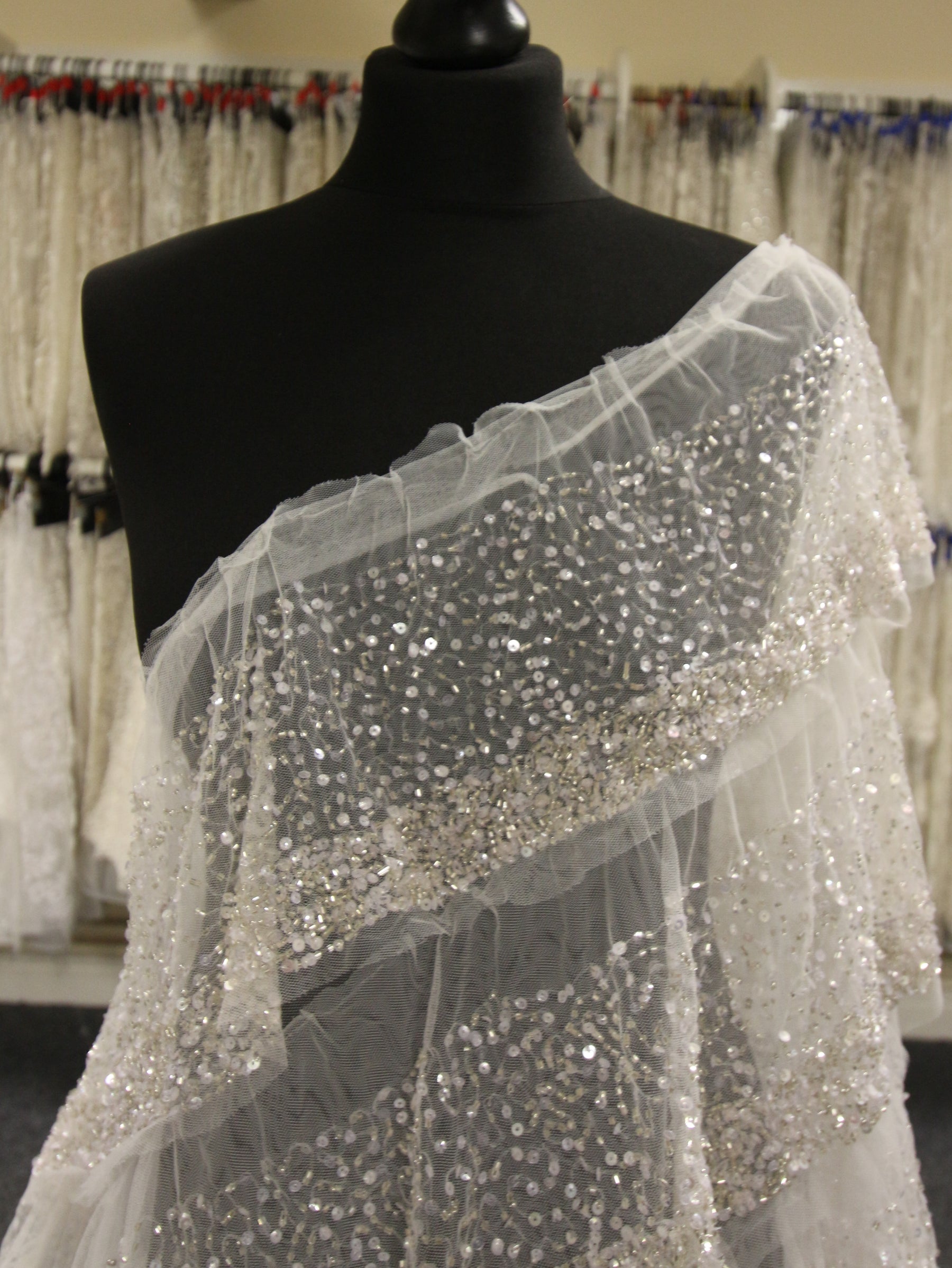 Dentelle ivoire perlée à la main - Baptiste