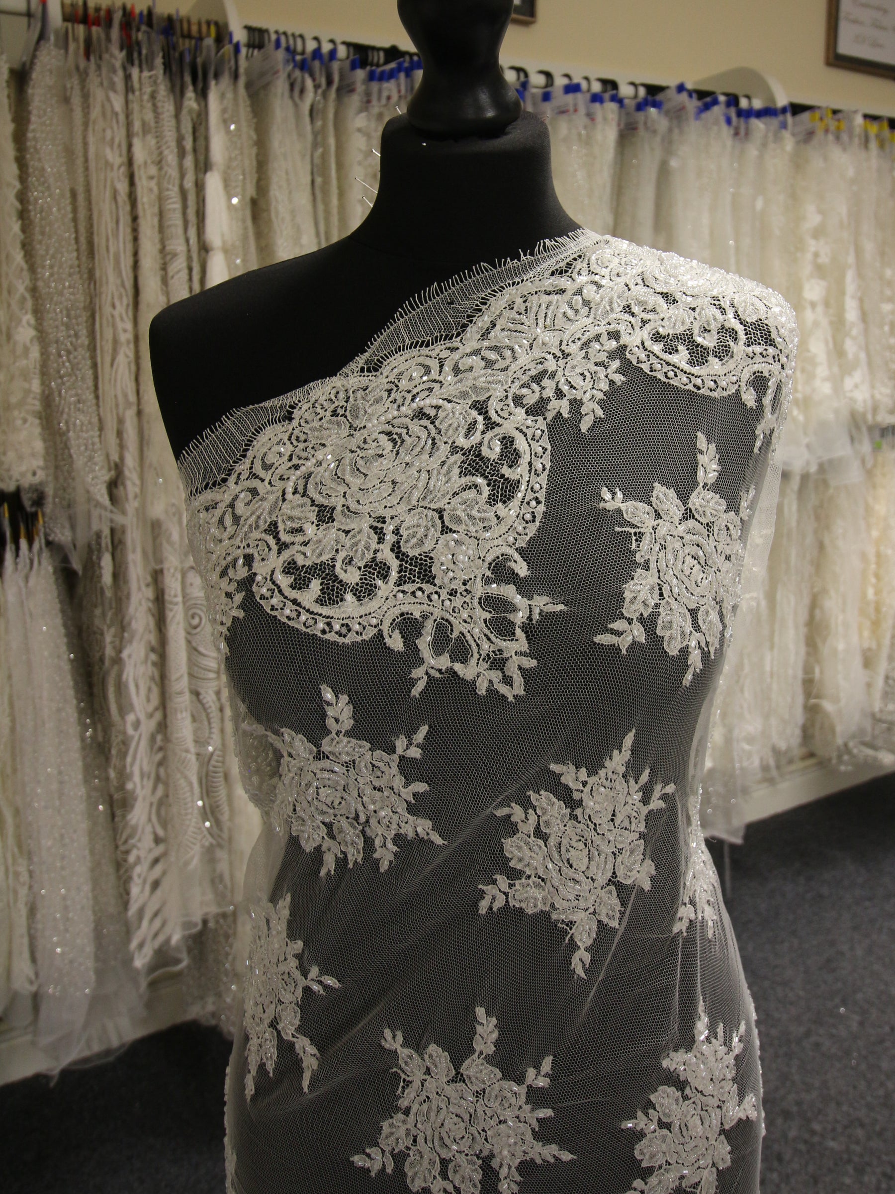 Dentelle Chantilly Perlée Ivoire - Callandra
