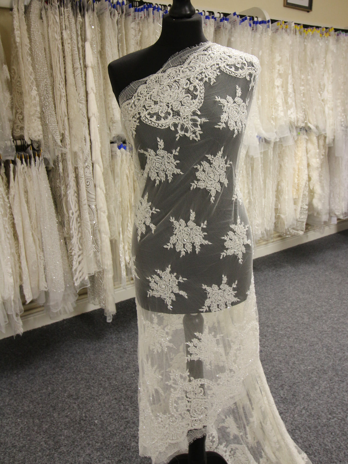 Dentelle Chantilly Perlée Ivoire - Callandra