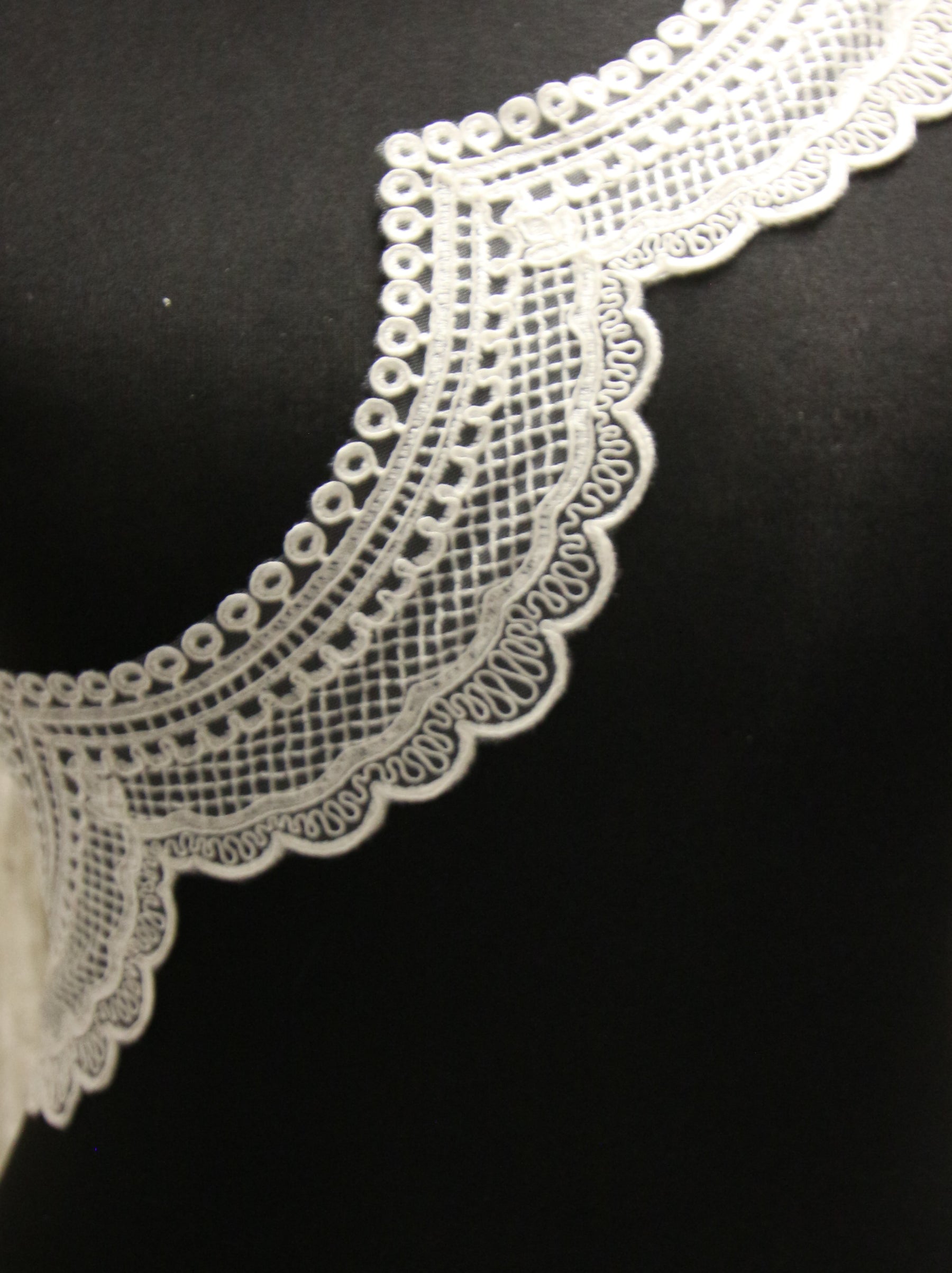 Bordure en dentelle ivoire cordée – Elodea