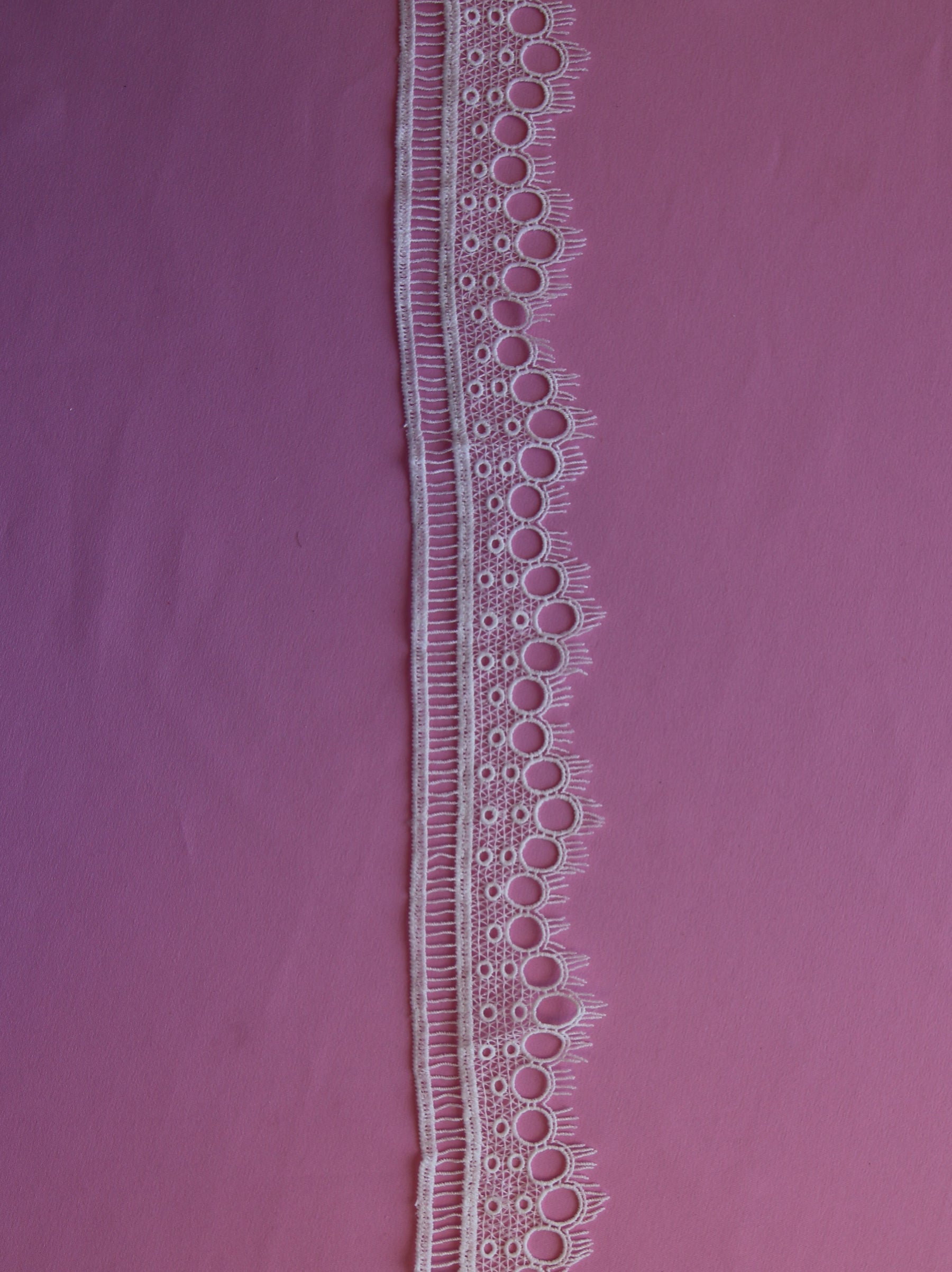 Bordure en dentelle ivoire - Hemlock