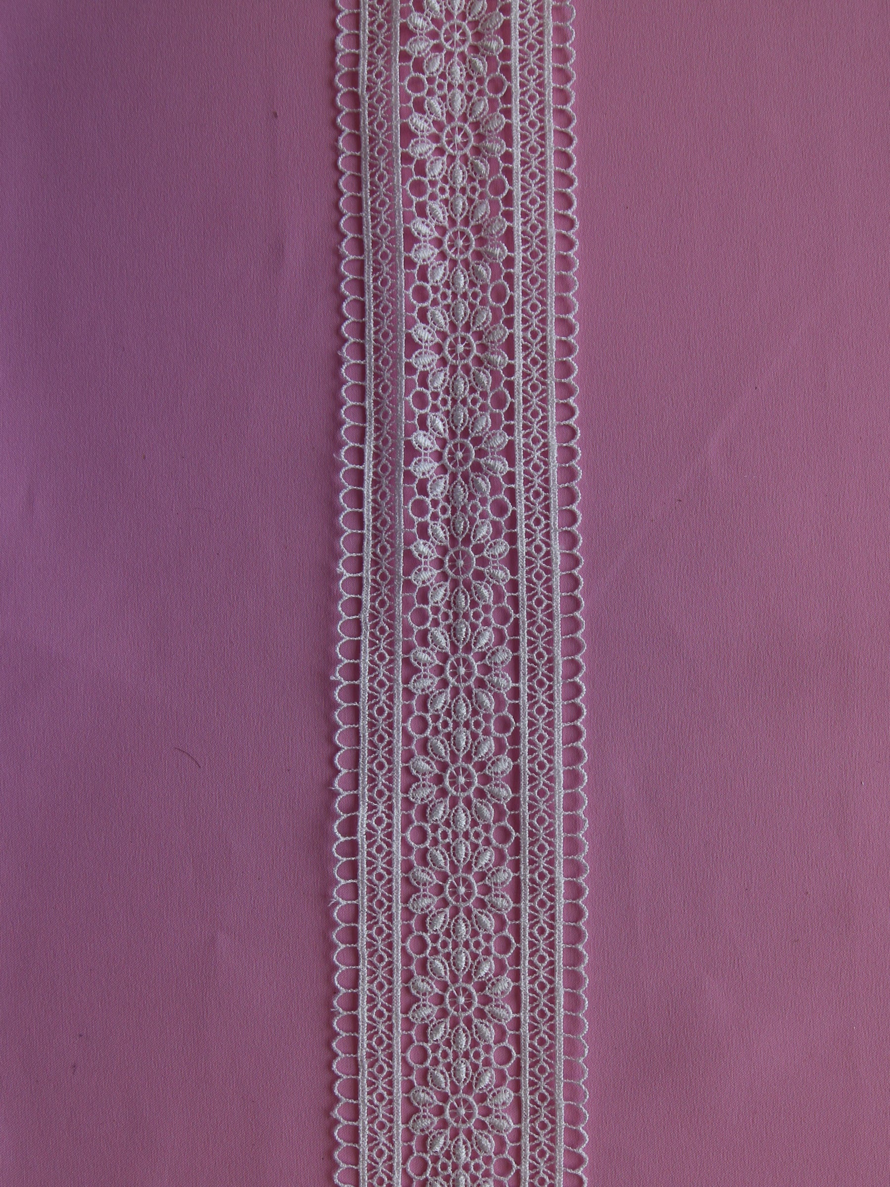 Bordure en Dentelle Ivoire - Pine
