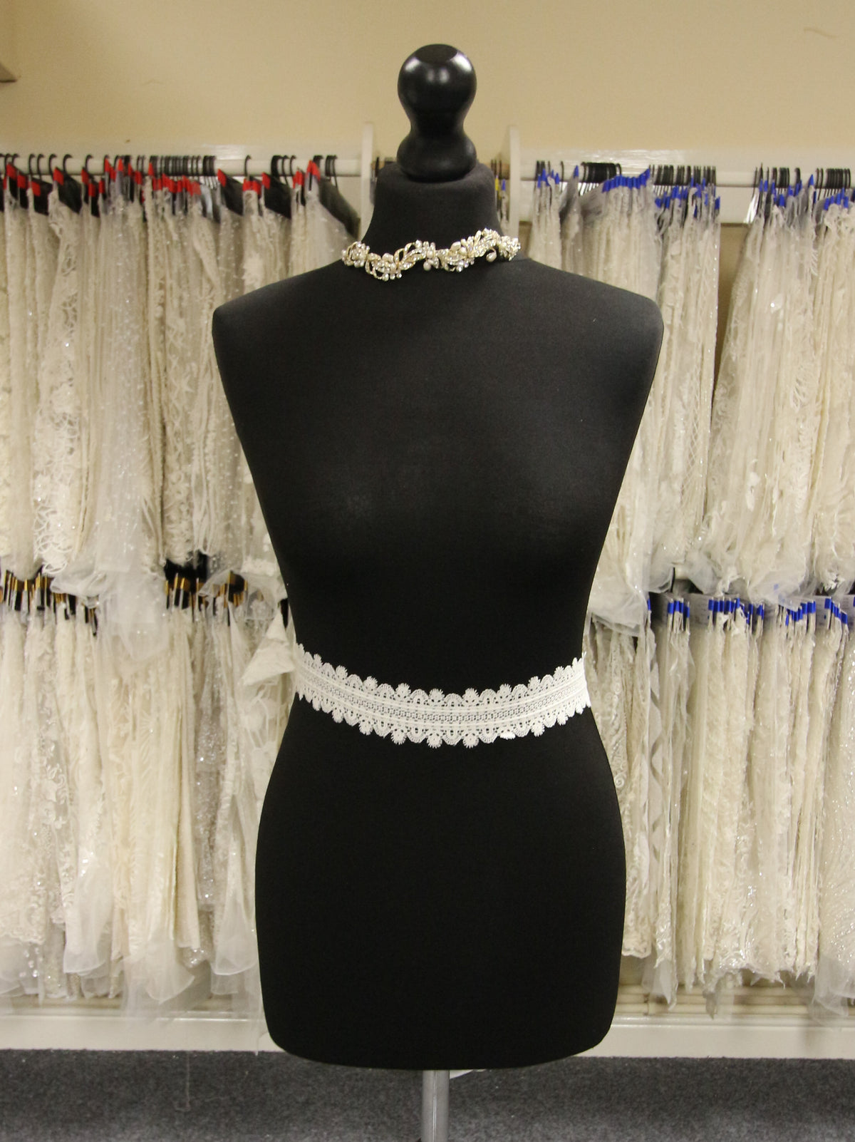 Bordure en dentelle ivoire - Salamander