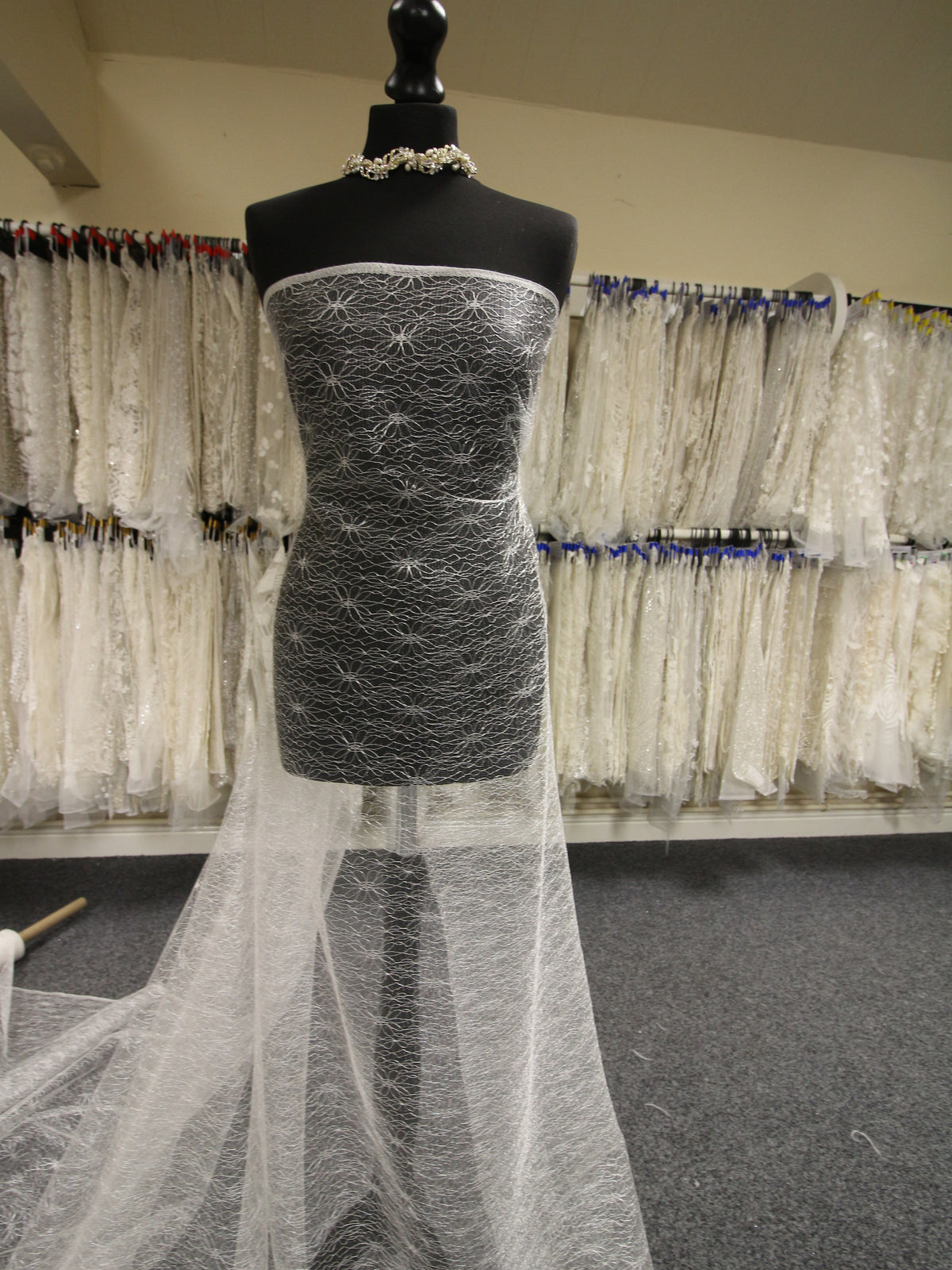 Dentelle Raschel ivoire - Kindness