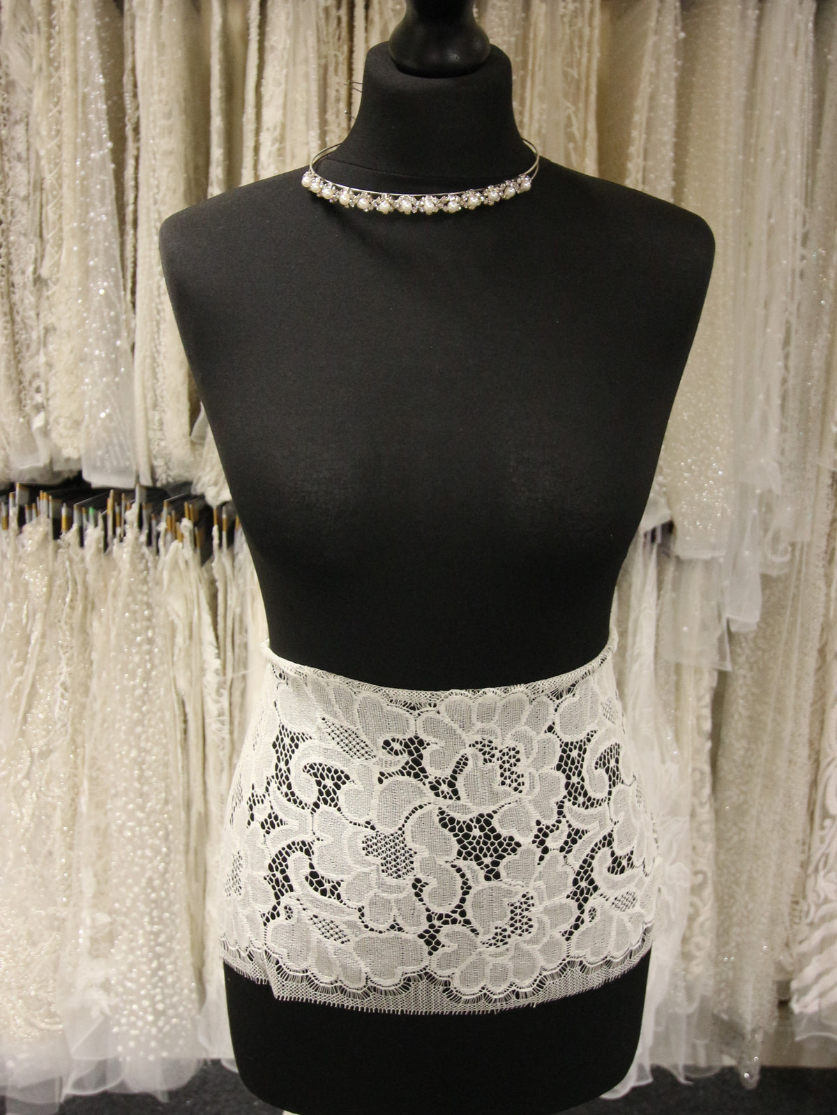 Bordure en dentelle Chantilly ivoire - Patsy