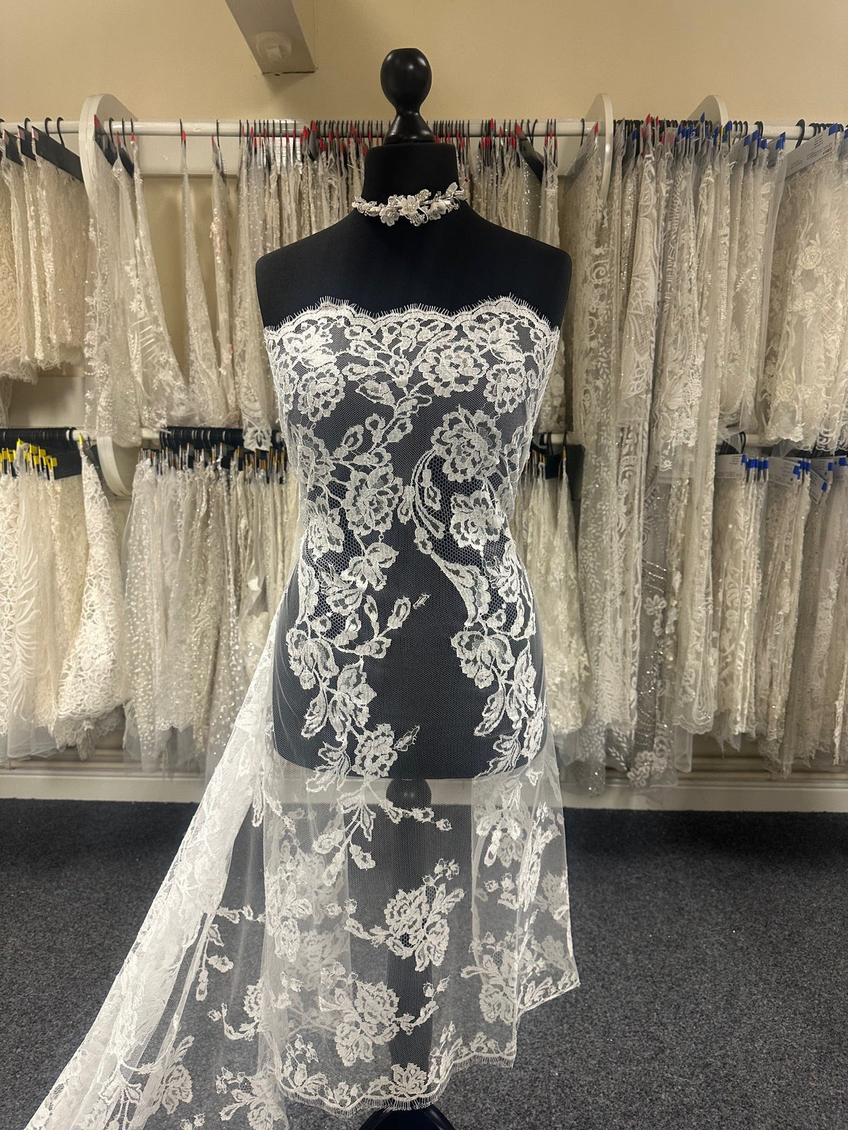 Dentelle Chantilly ivoire - Lizette