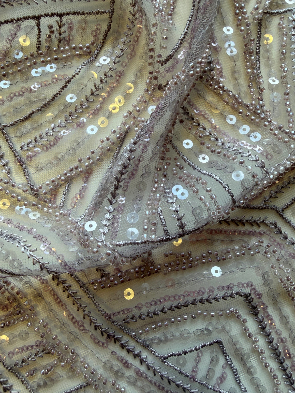 Tulle brodé de perles lavande - EB1056