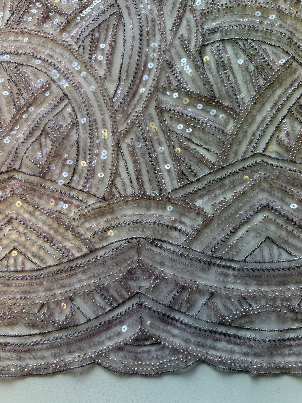 Tulle brodé de perles lavande - EB1056