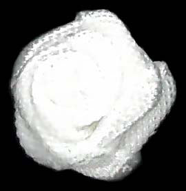 Fleurs ivoire découpées au laser en 3D - M18 (Sachet de 50)