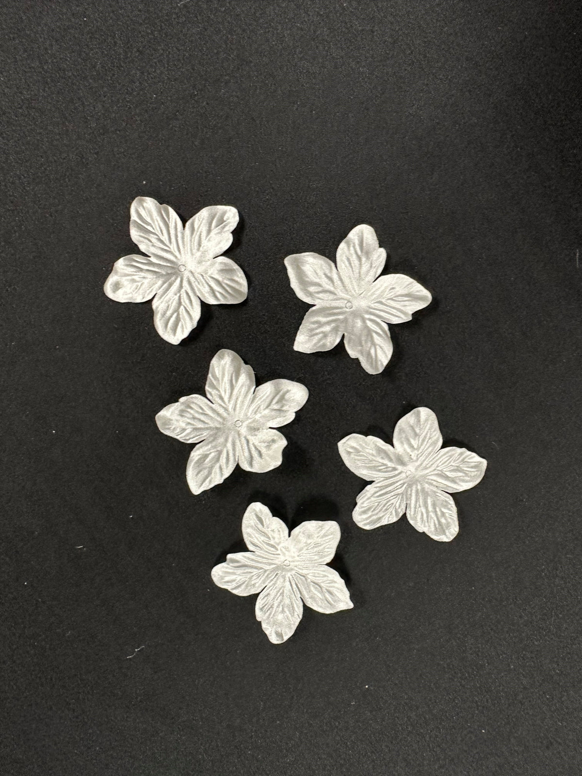 Fleurs en satin écologique ivoire - MM0038 (Sachet de 144)