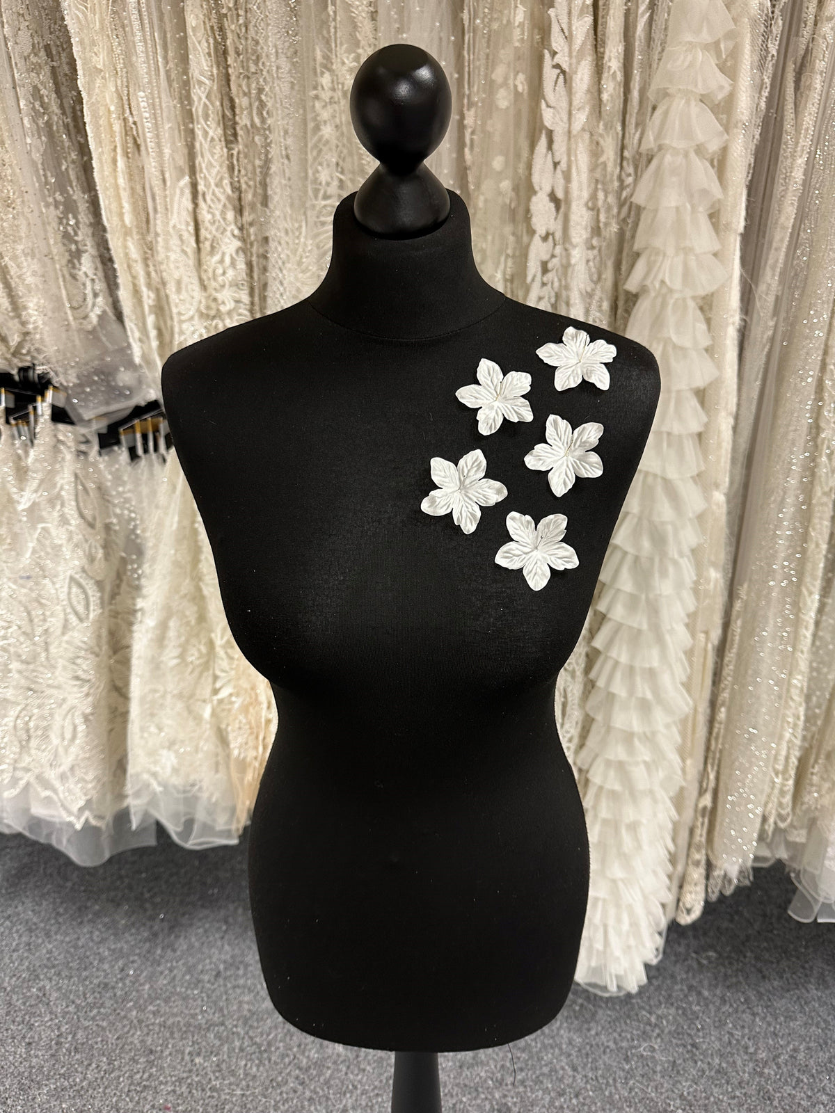 Fleurs en satin écologique ivoire - MM0038 (Sachet de 144)