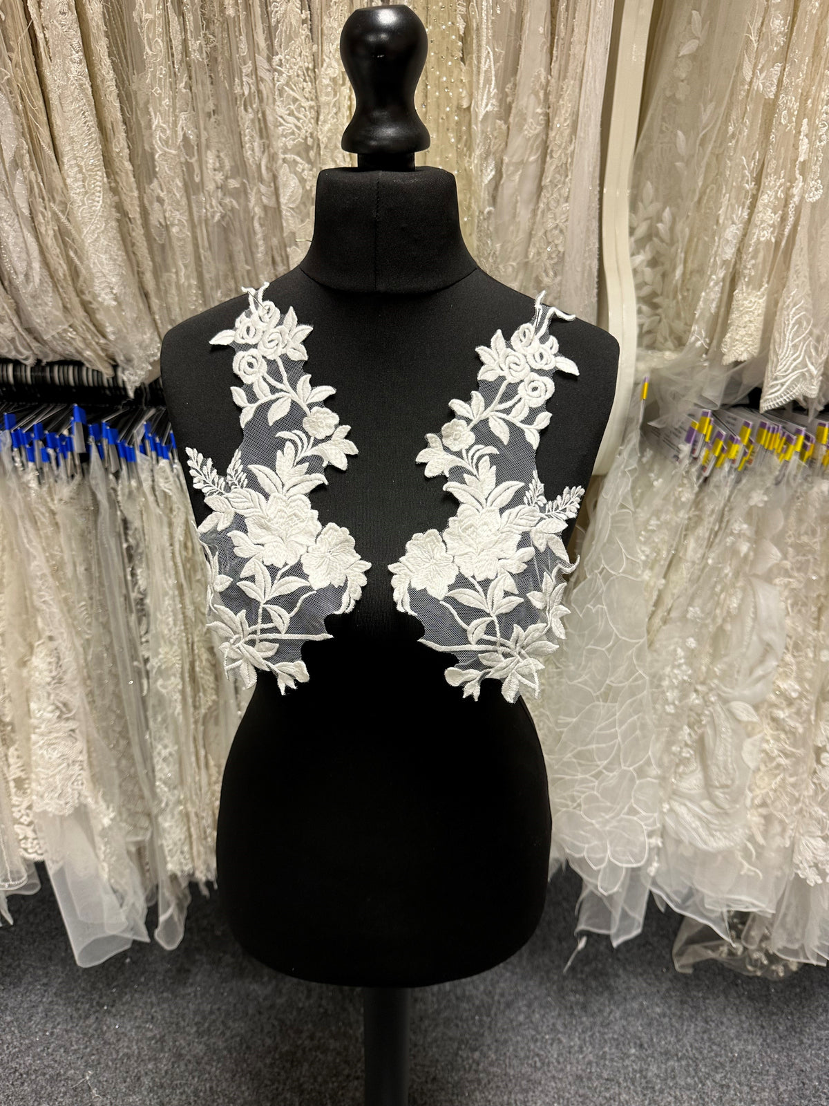 Appliques de dentelle brodée ivoire - MT8011