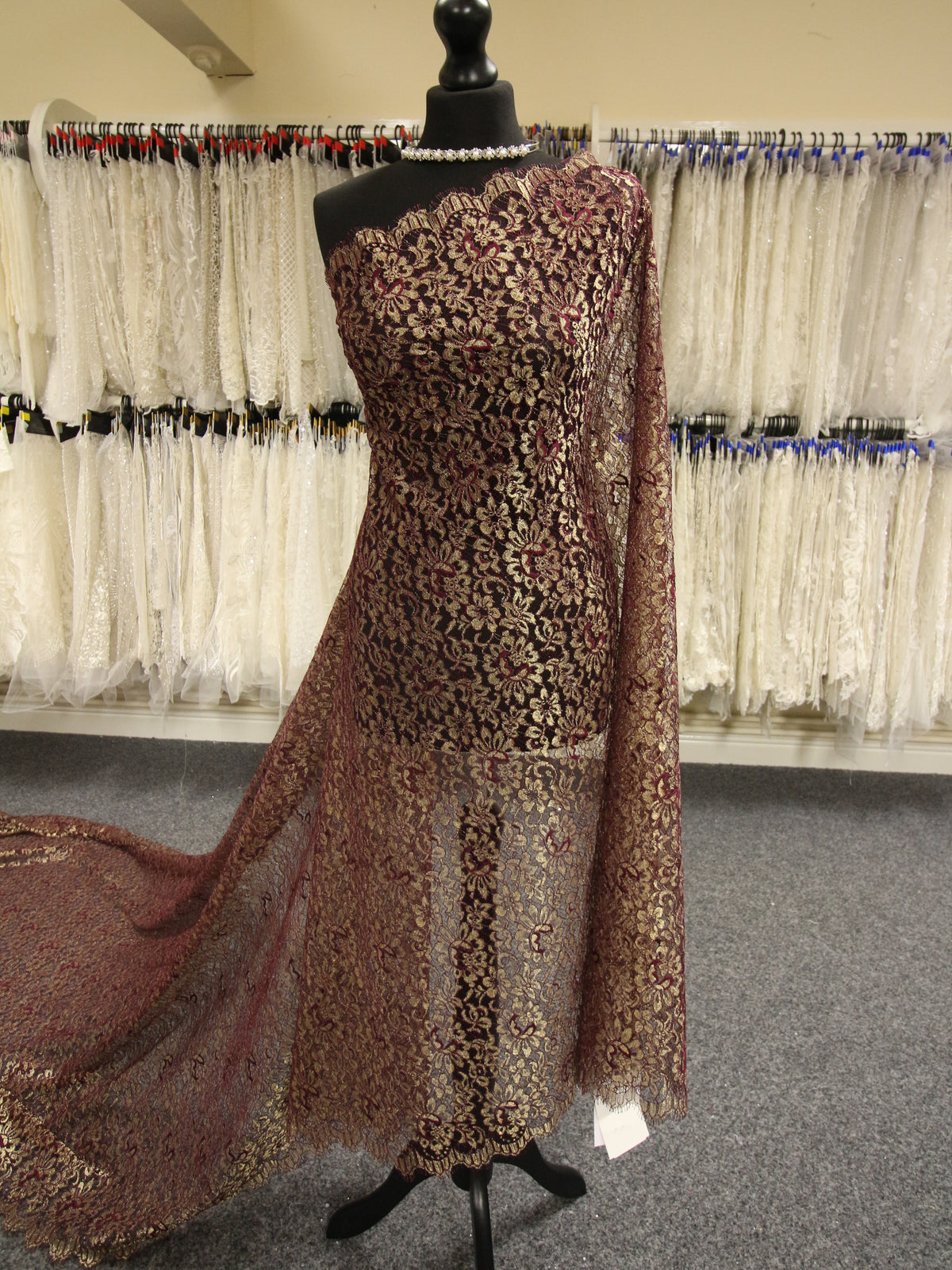 Dentelle Leavers Doré & Magenta - Seraphina