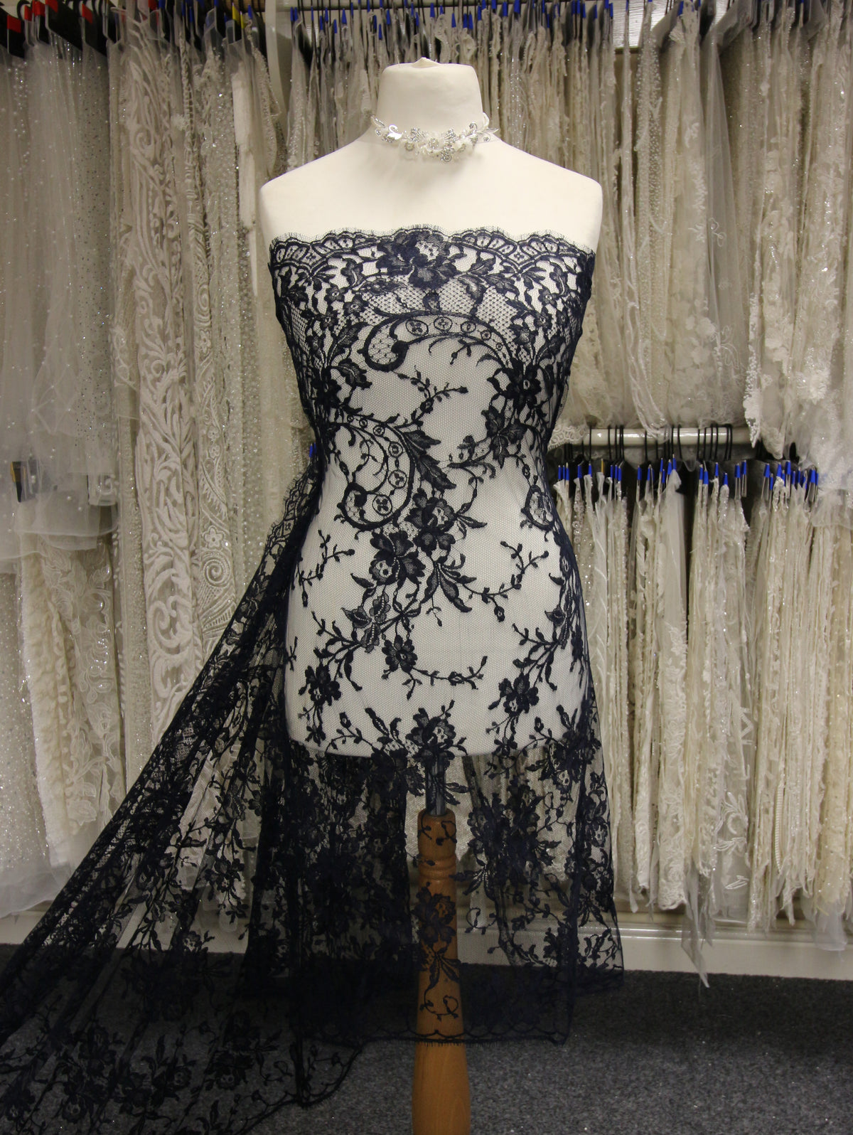 Dentelle Marine Chantilly - Kate