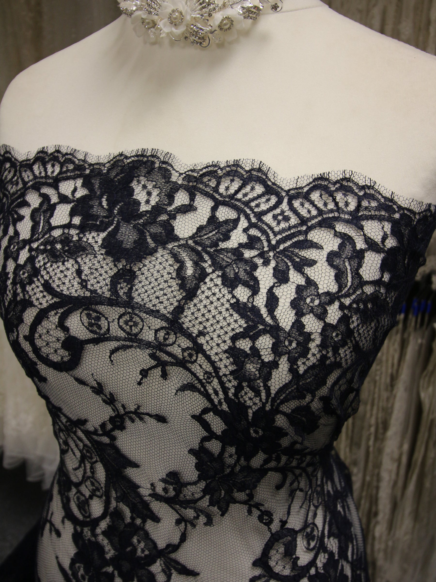 Dentelle Marine Chantilly - Kate