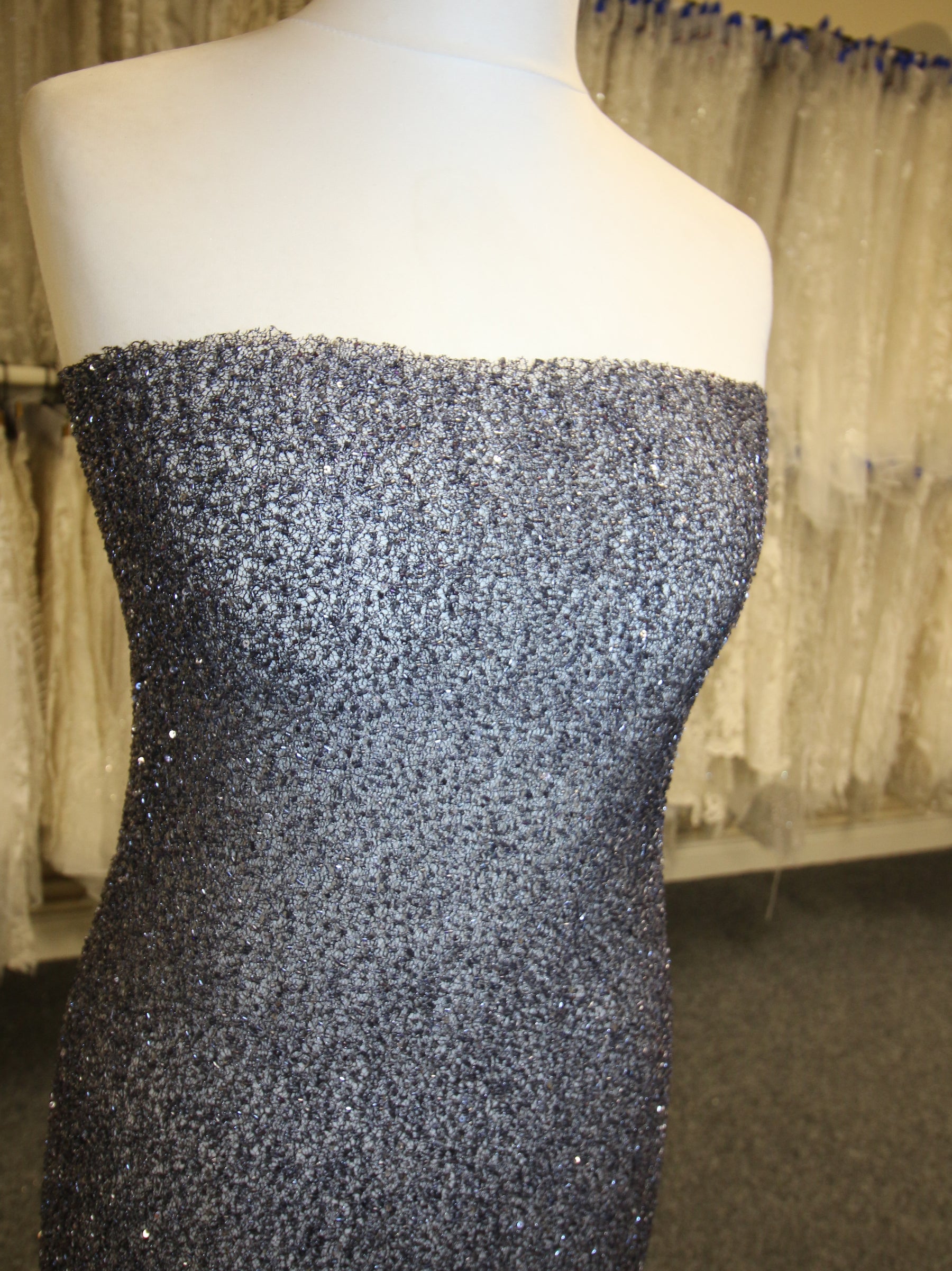 Dentelle perlée bleu marine - Britte