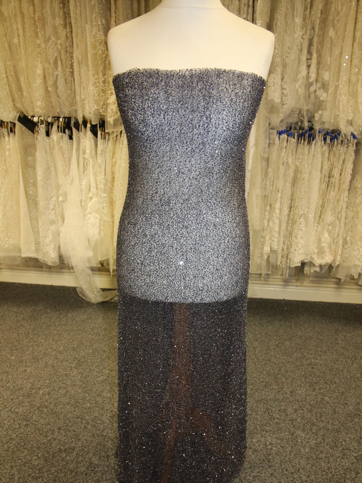 Dentelle perlée bleu marine - Britte