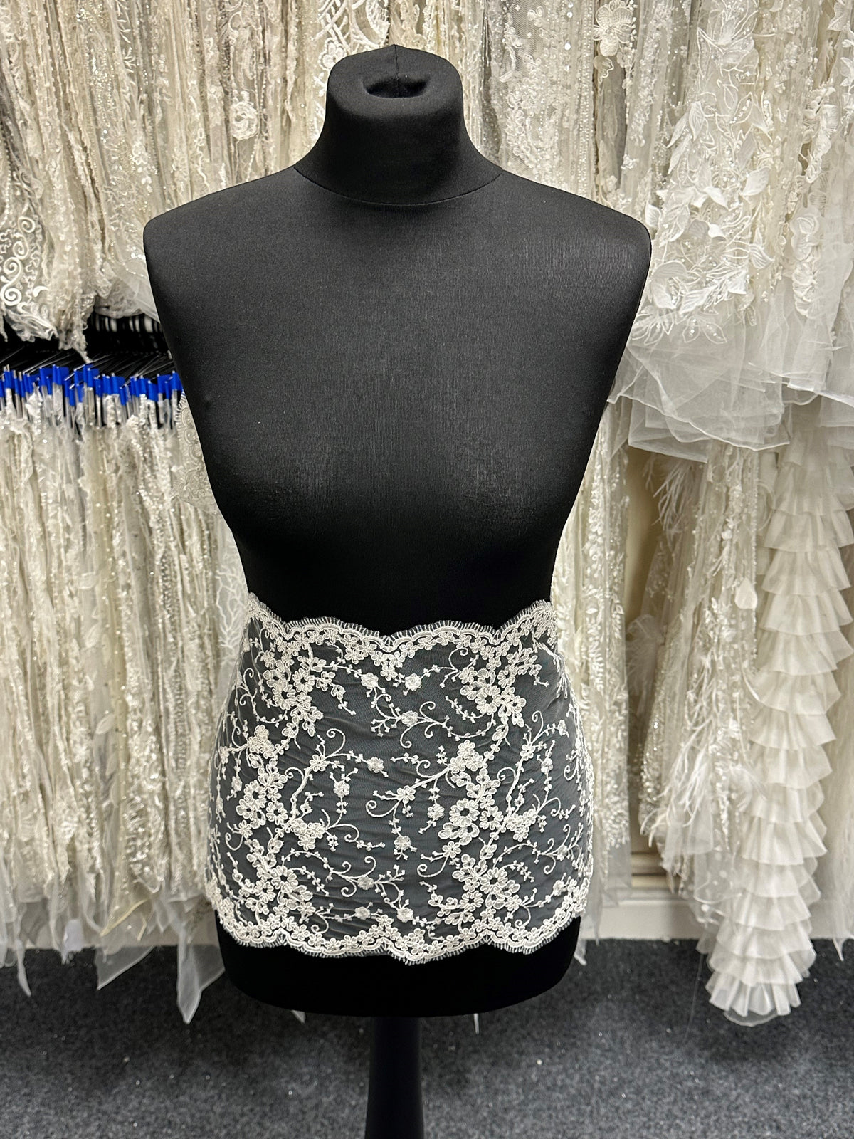 Bordure en dentelle ivoire cordée – Nigella