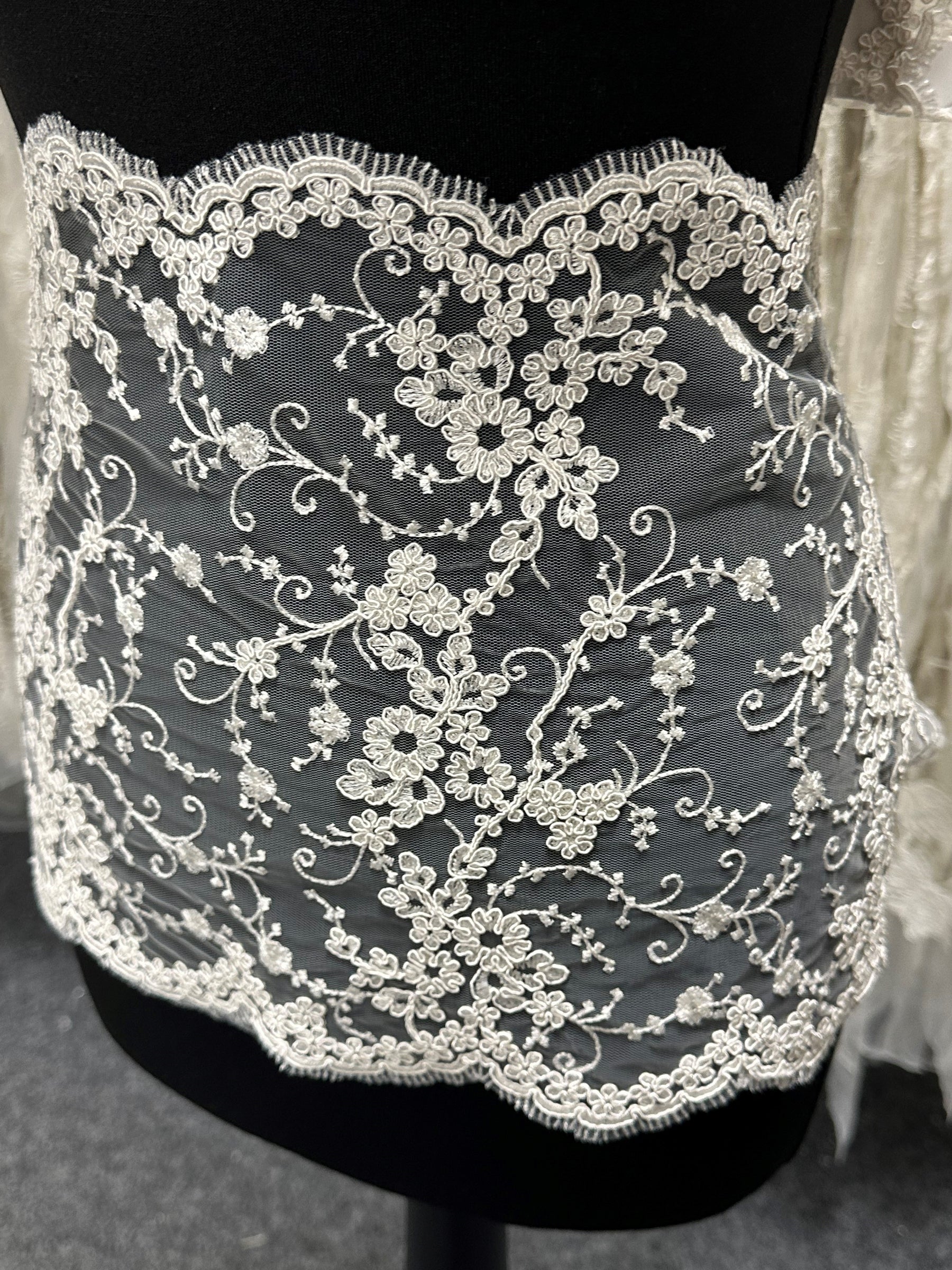 Bordure en dentelle ivoire cordée – Nigella