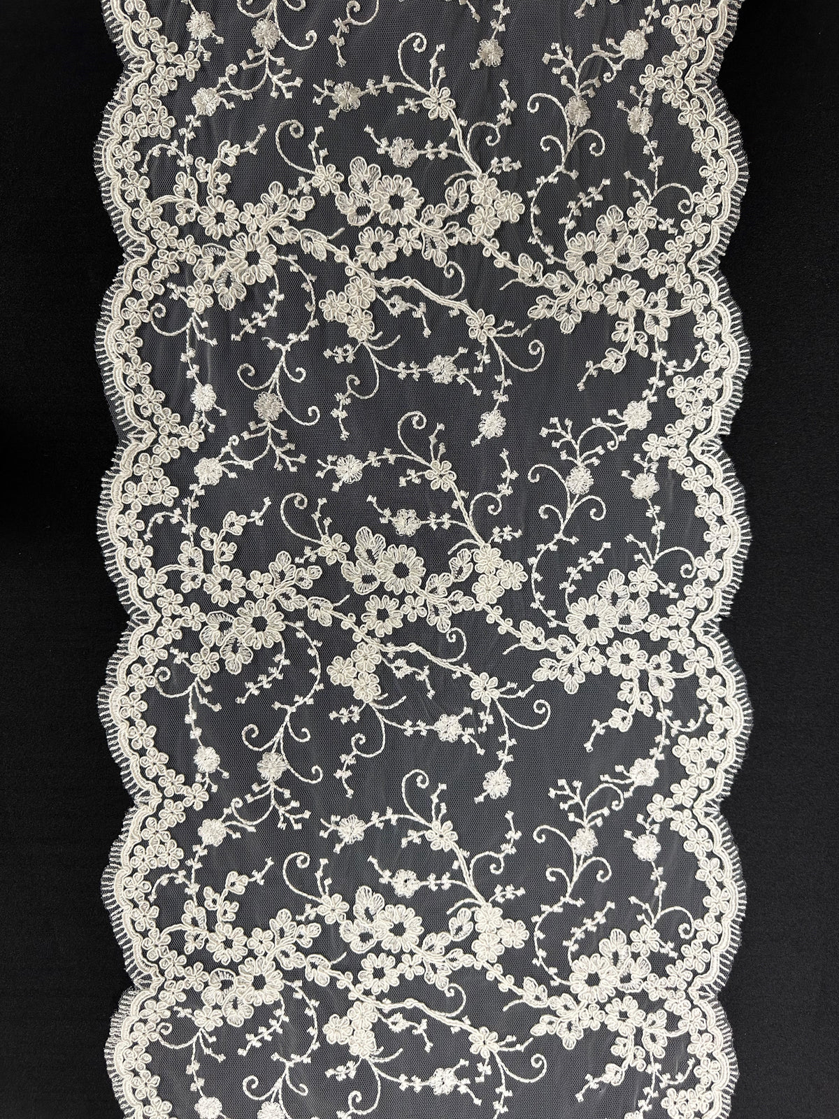Bordure en dentelle ivoire cordée – Nigella