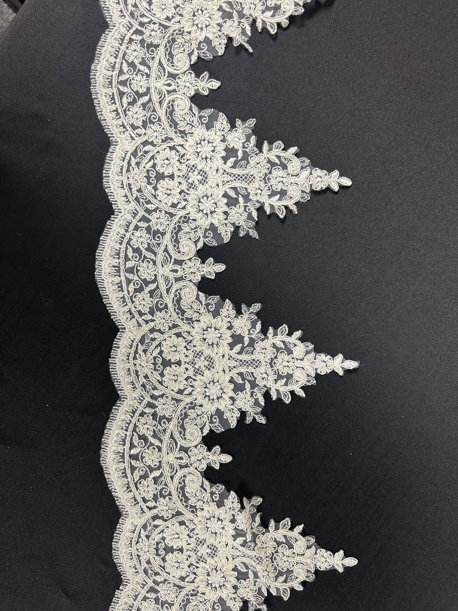 Bordure en dentelle ivoire à sequins - Oklahoma