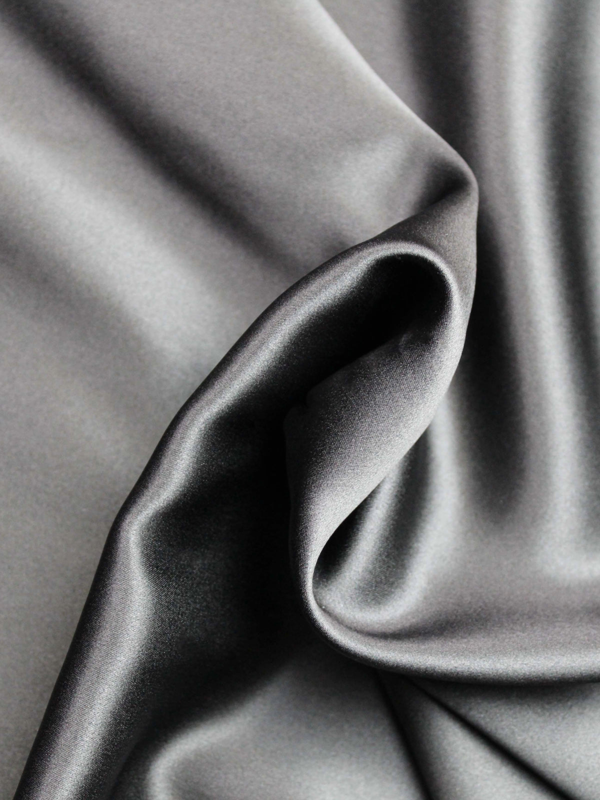Satin de soie noire - P761