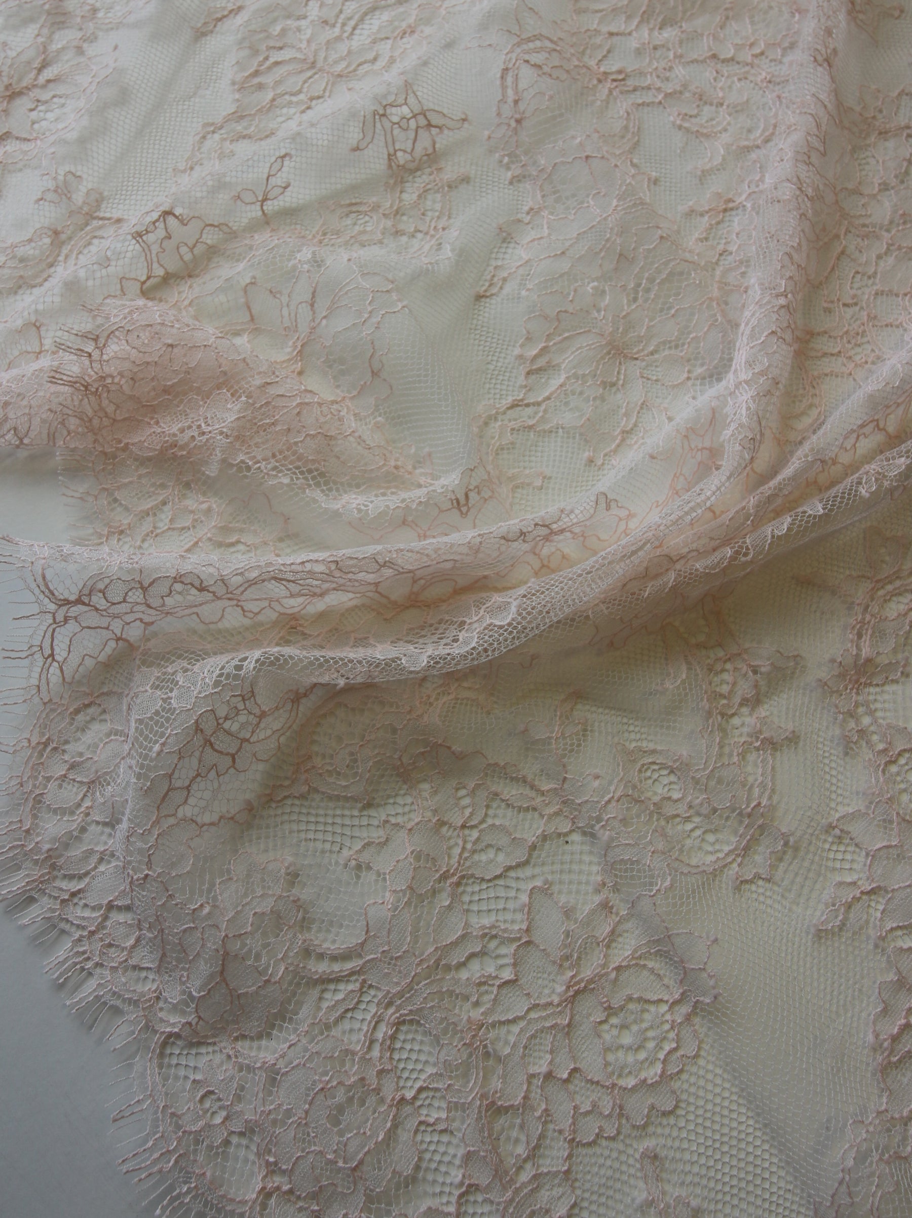 Dentelle Chantilly Rose - Westlyn